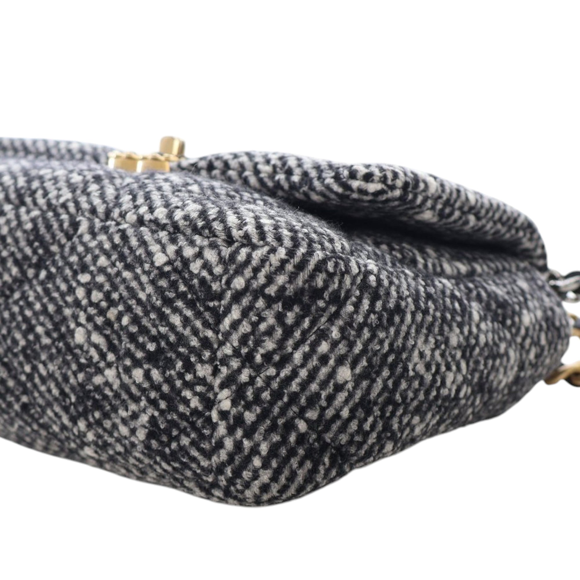 Chanel Medium Tweed 19 Flap - image 10