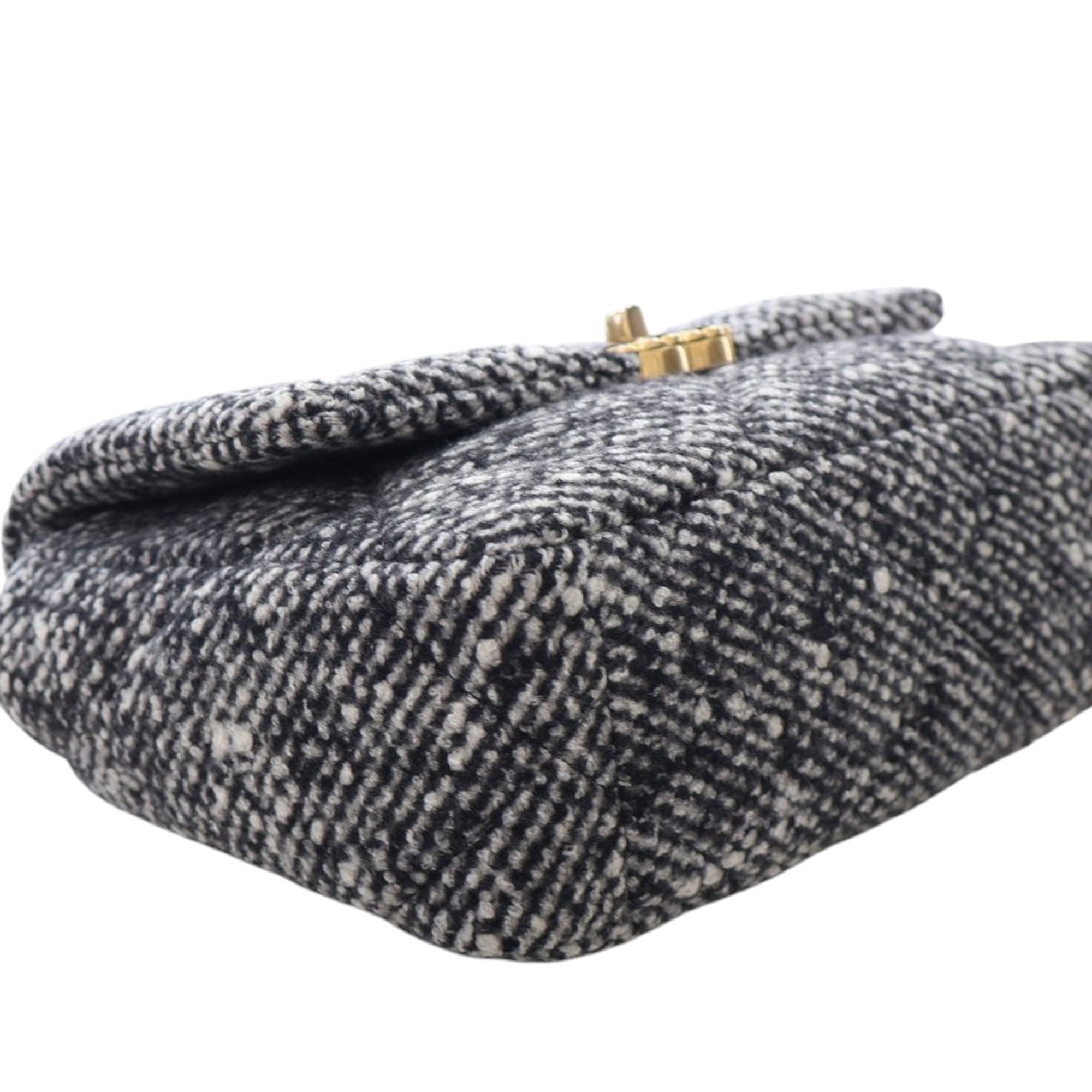 Chanel Medium Tweed 19 Flap - image 9