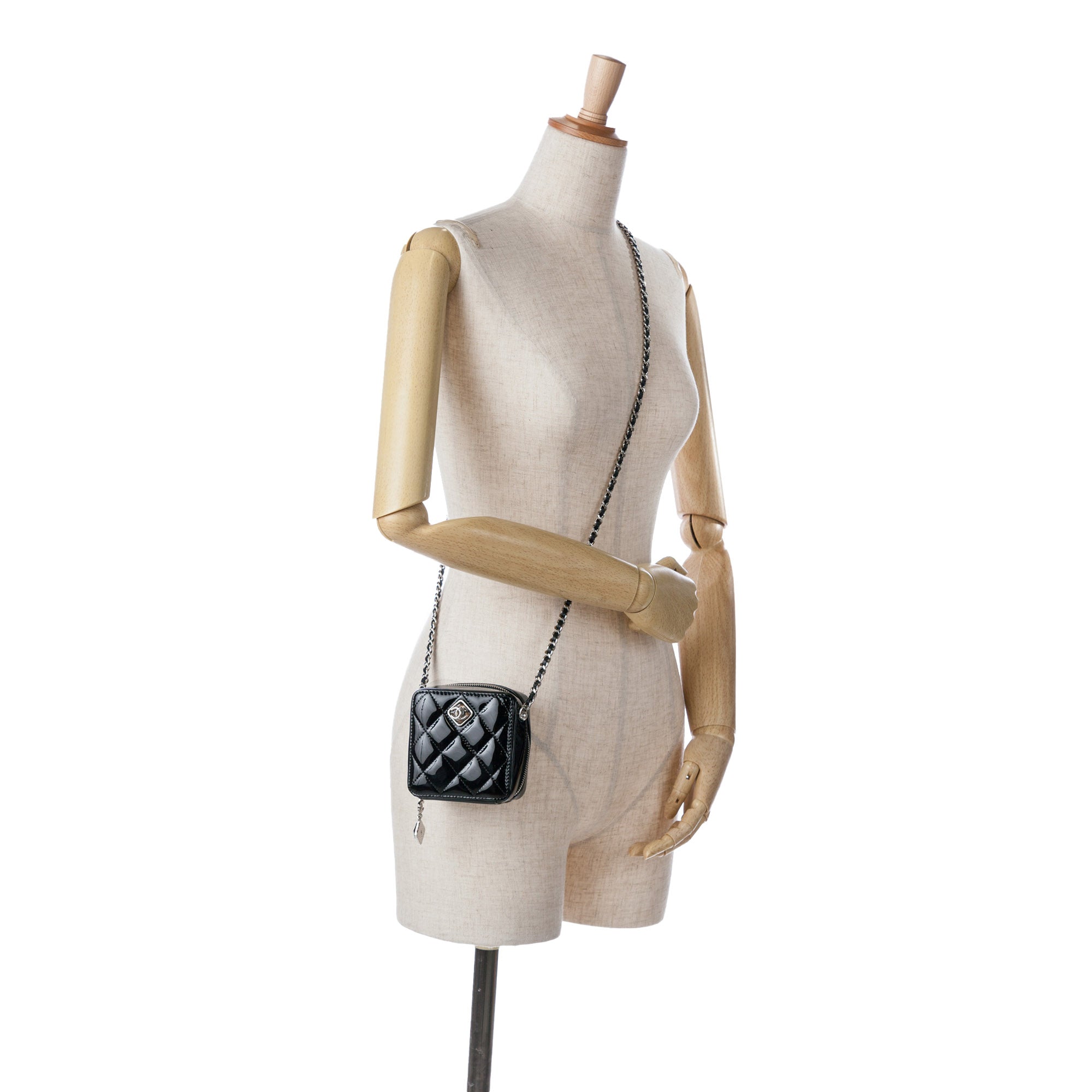 Chanel CC Quilted Patent Diamond Resin Clutch With Chain - image 8