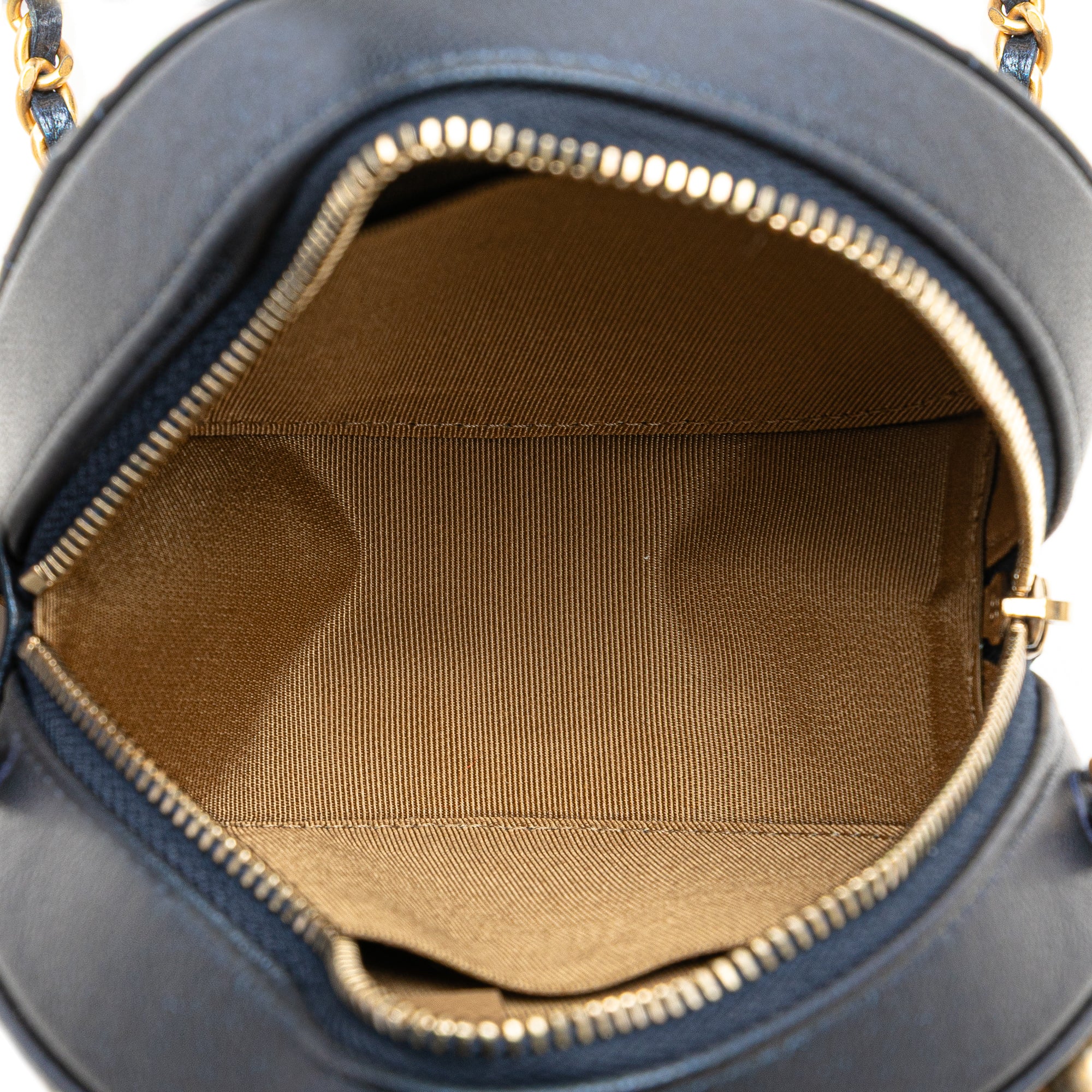 Chanel Quilted Goatskin Chic Pearls Chain Round Clutch With Chain - image 4