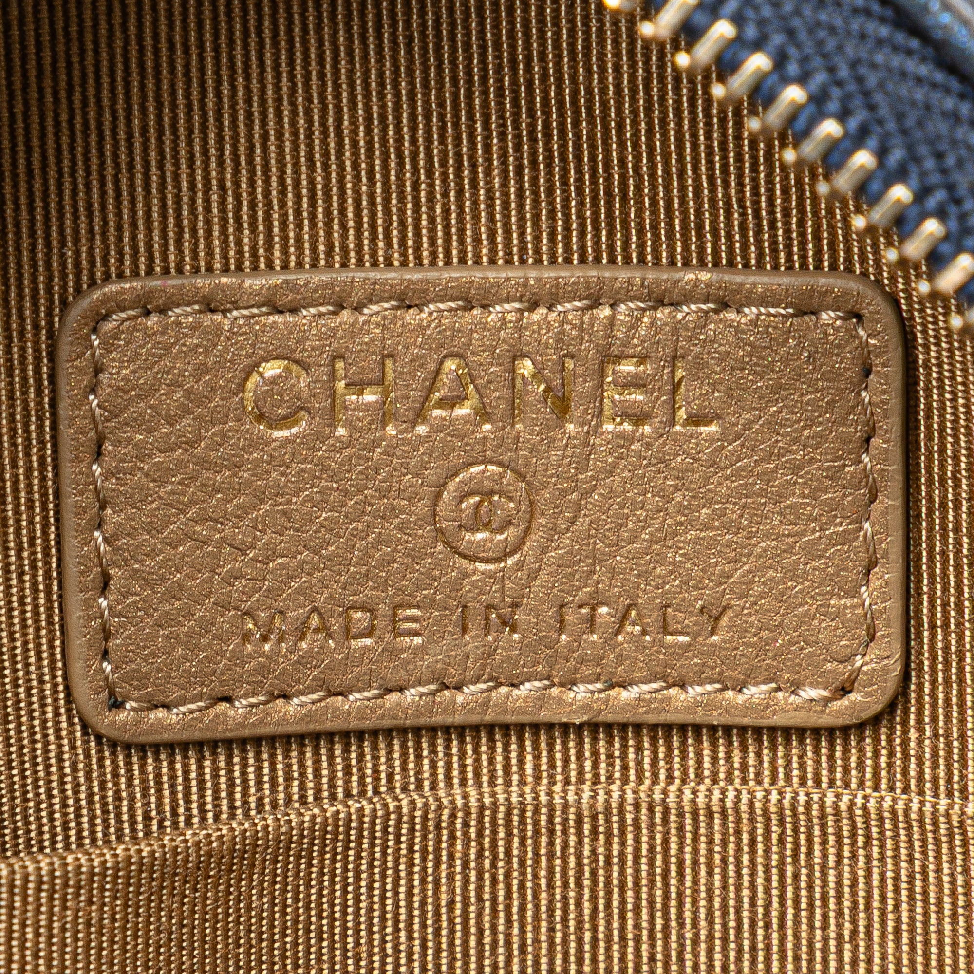 Chanel Quilted Goatskin Chic Pearls Chain Round Clutch With Chain - image 5