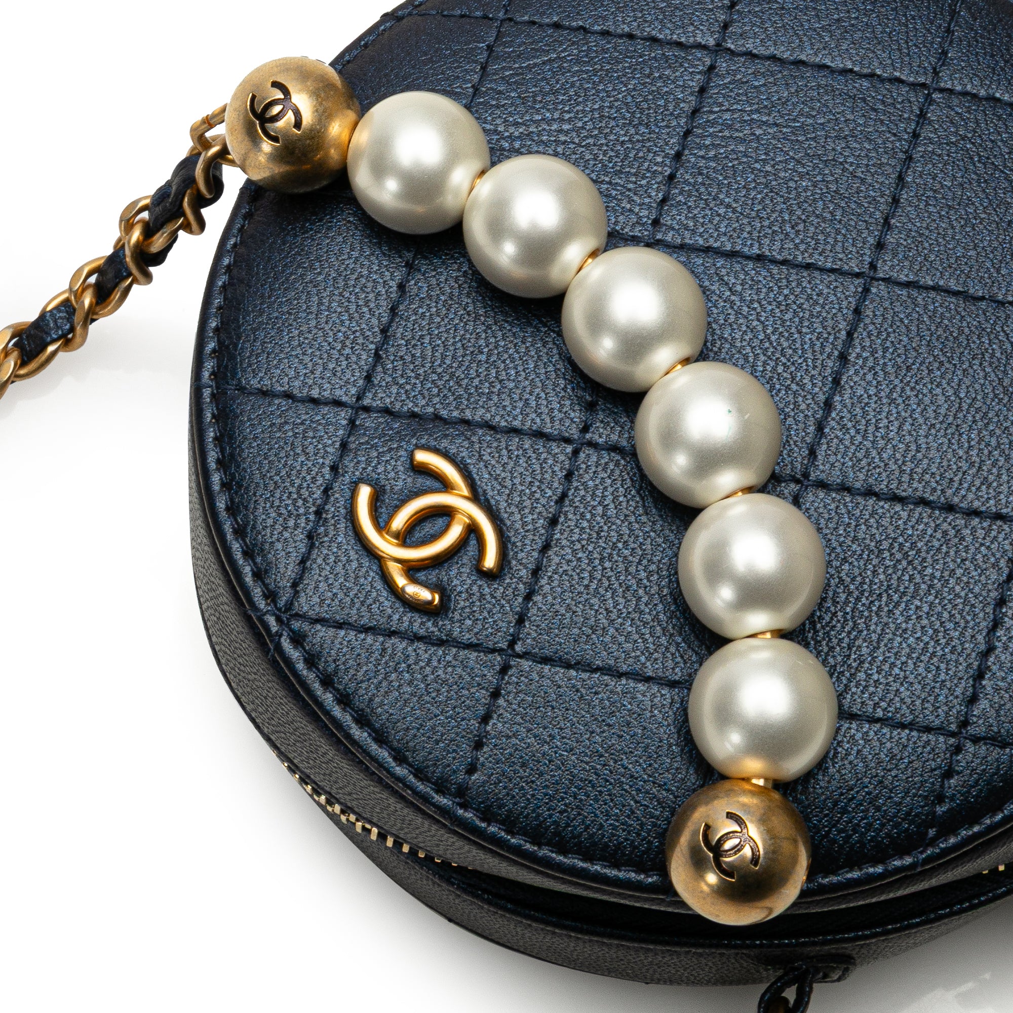 Chanel Quilted Goatskin Chic Pearls Chain Round Clutch With Chain - image 8