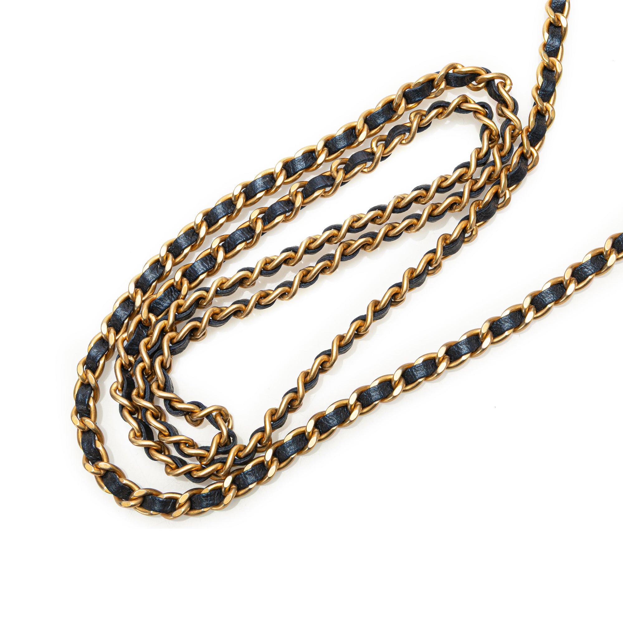 Chanel Quilted Goatskin Chic Pearls Chain Round Clutch With Chain - image 9