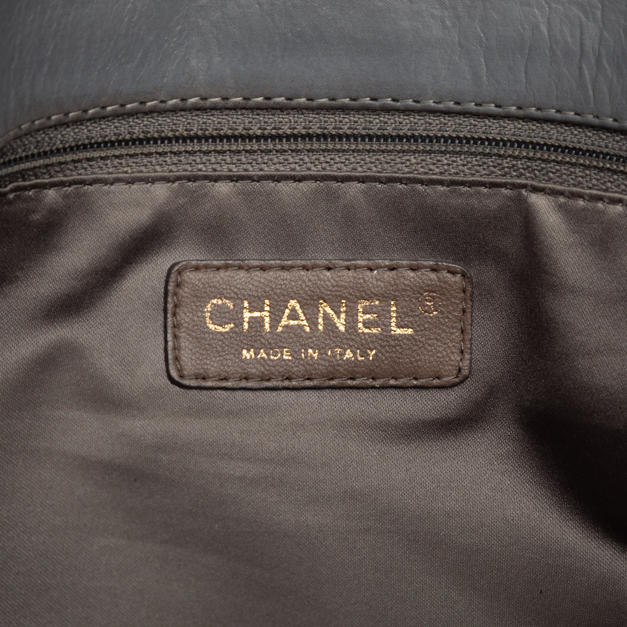 Chanel Maxi Vertical Quilted Iridescent Calfskin Mademoiselle Lock Bijoux Flap - image 5