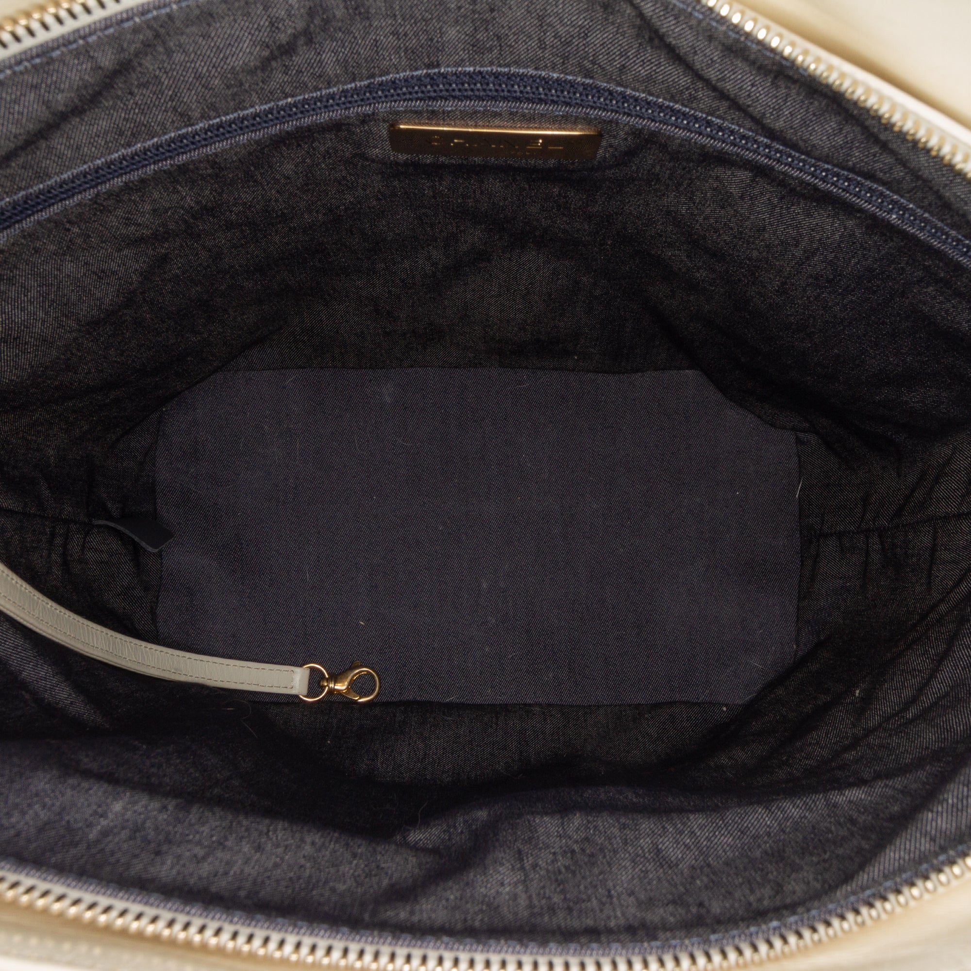 Chanel Crumpled Calfskin En Vogue Rope Satchel - image 4