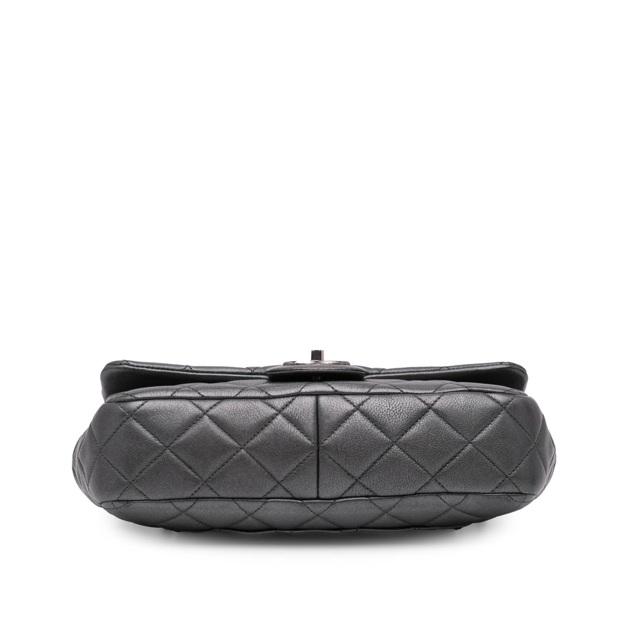 Chanel Small Iridescent Calfskin CC Eyelet Flap - image 3