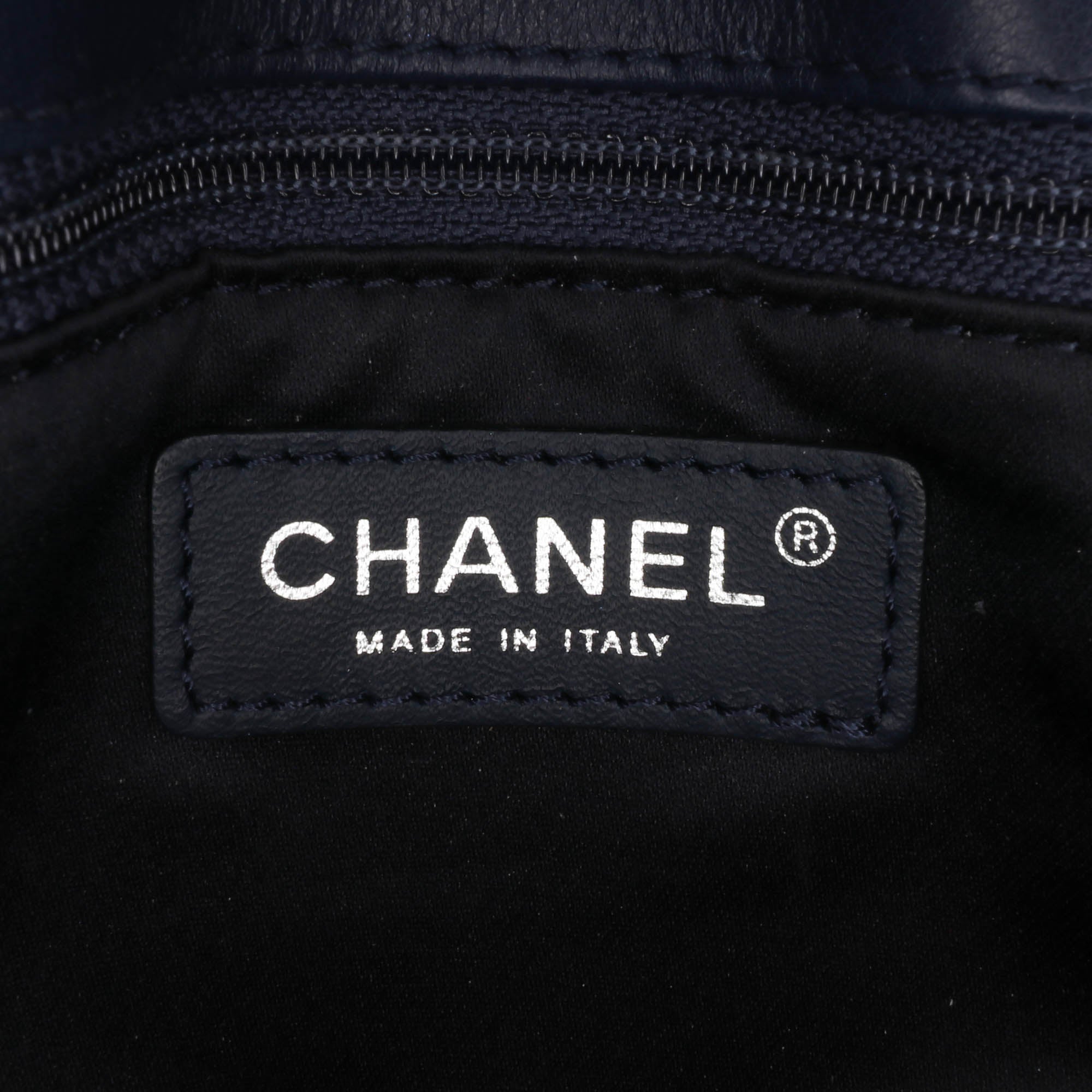 Chanel Medium Stitched Calfskin Citizen Flap - image 8