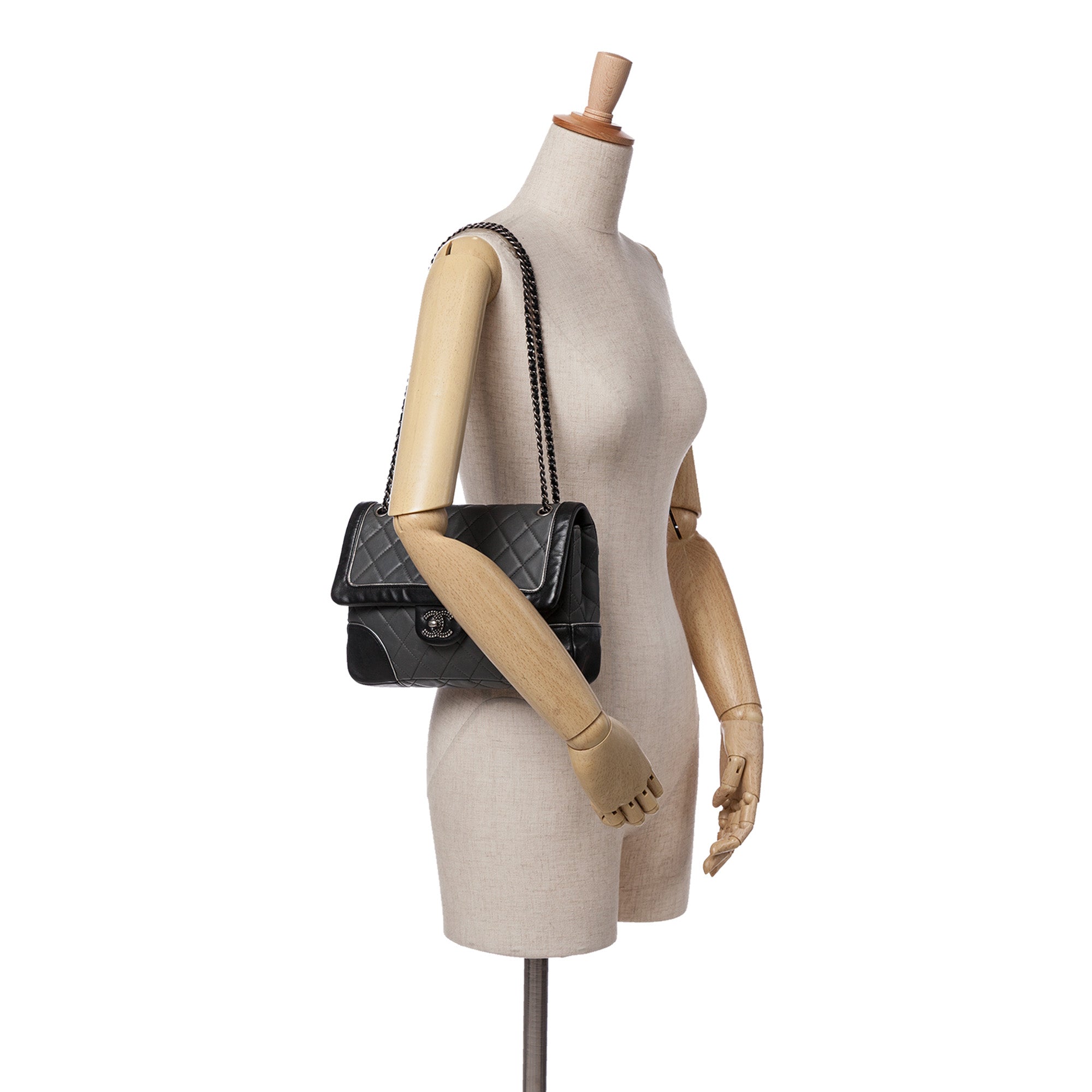 Chanel Paris Salzburg Medium Bicolor Quilted Lambskin Tyrolean Flap - image 9