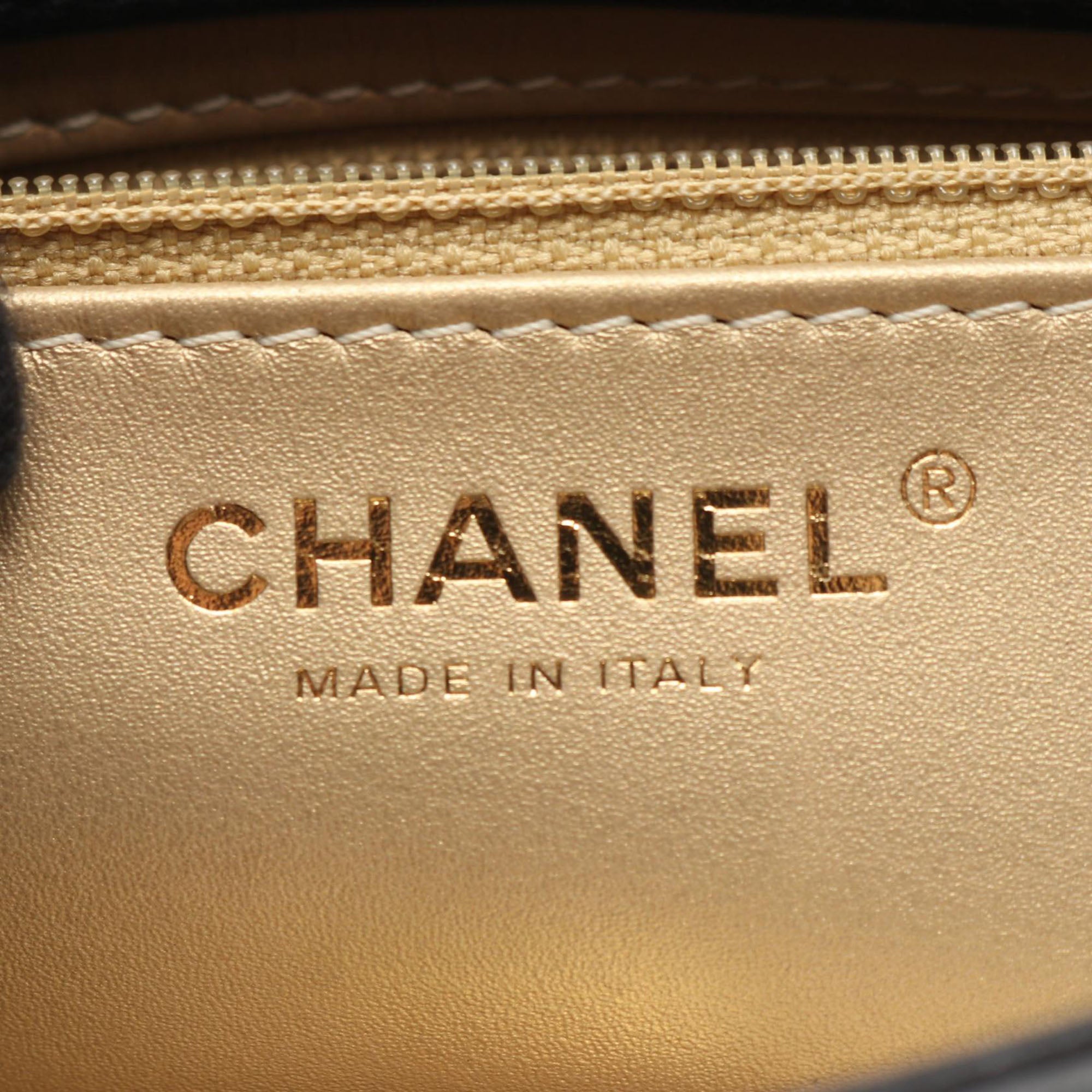 Chanel CC Quilted Lambskin Contrast Stitch Single Flap - image 5