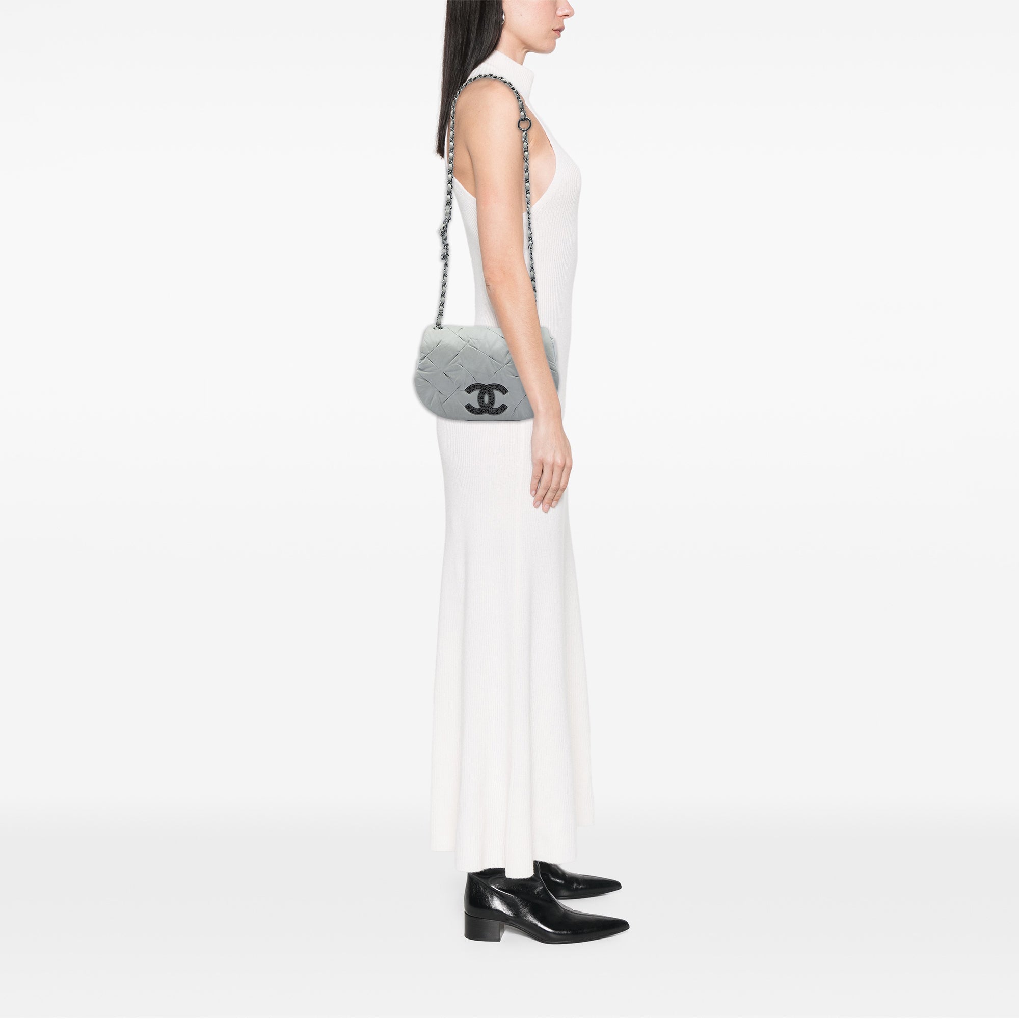 Chanel Iridescent Calfskin East Glint Flap - image 5
