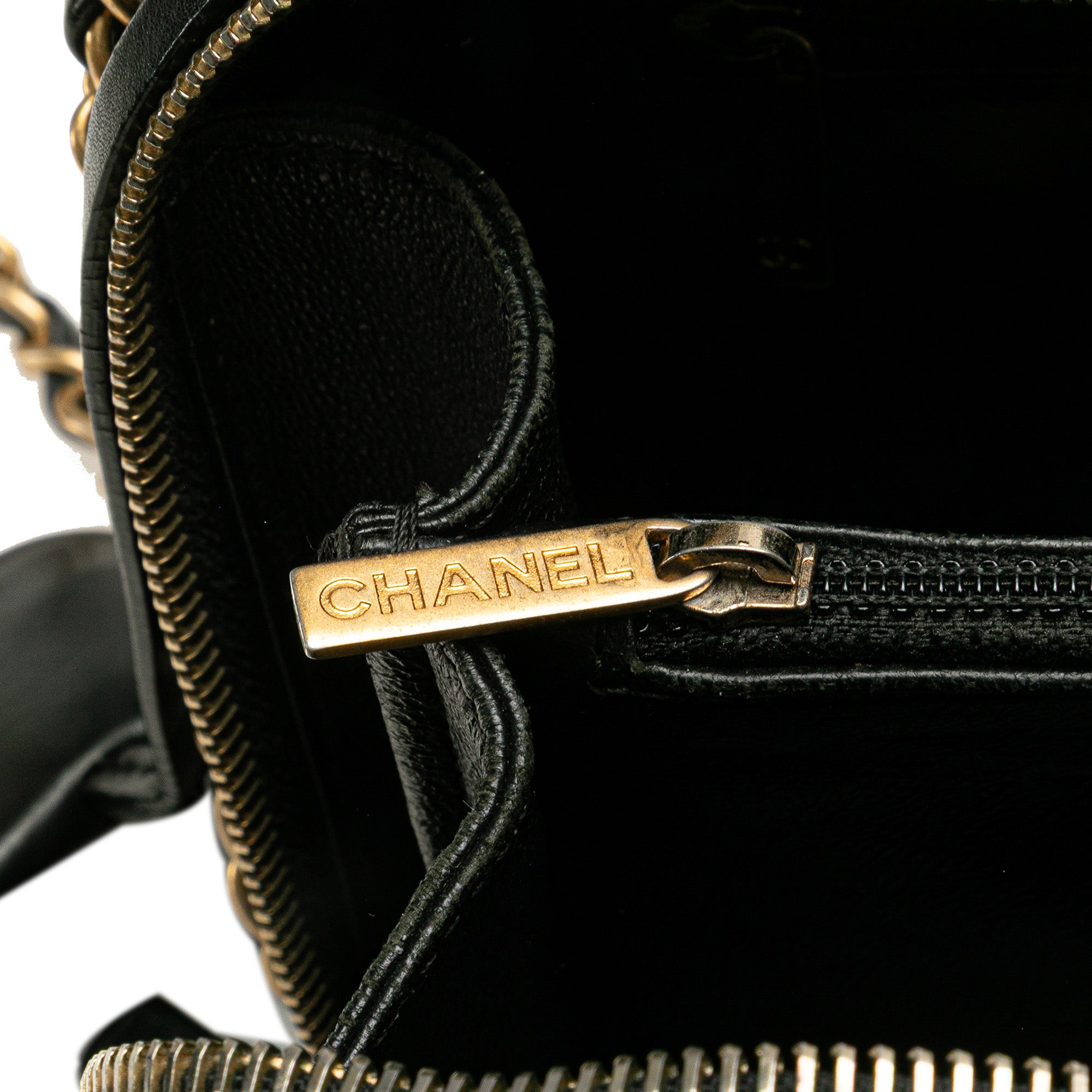 Chanel Medium Caviar CC Filigree Vanity Case - image 10