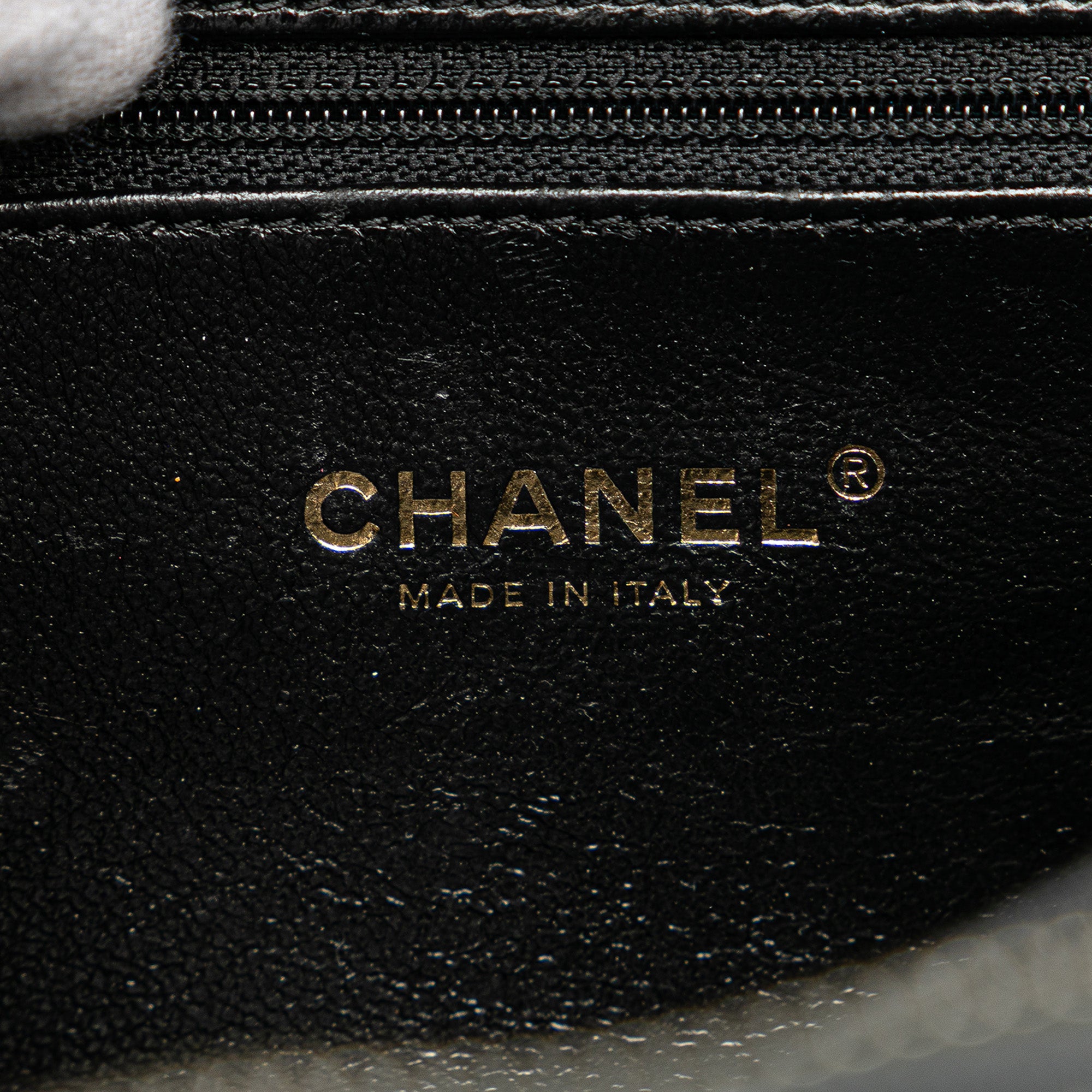 Chanel Medium Caviar CC Filigree Vanity Case - image 5