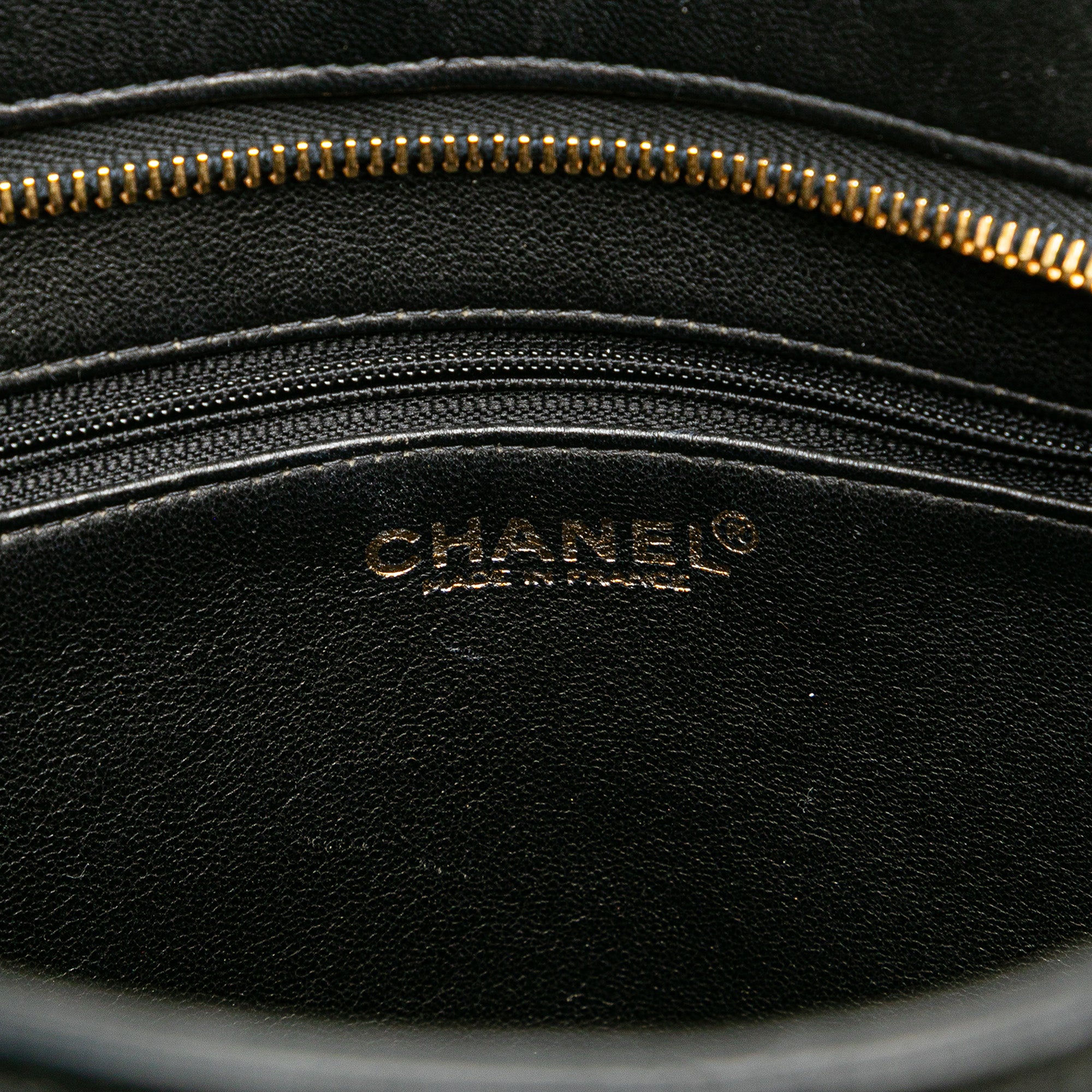 Chanel Lambskin Medallion Tote - image 5