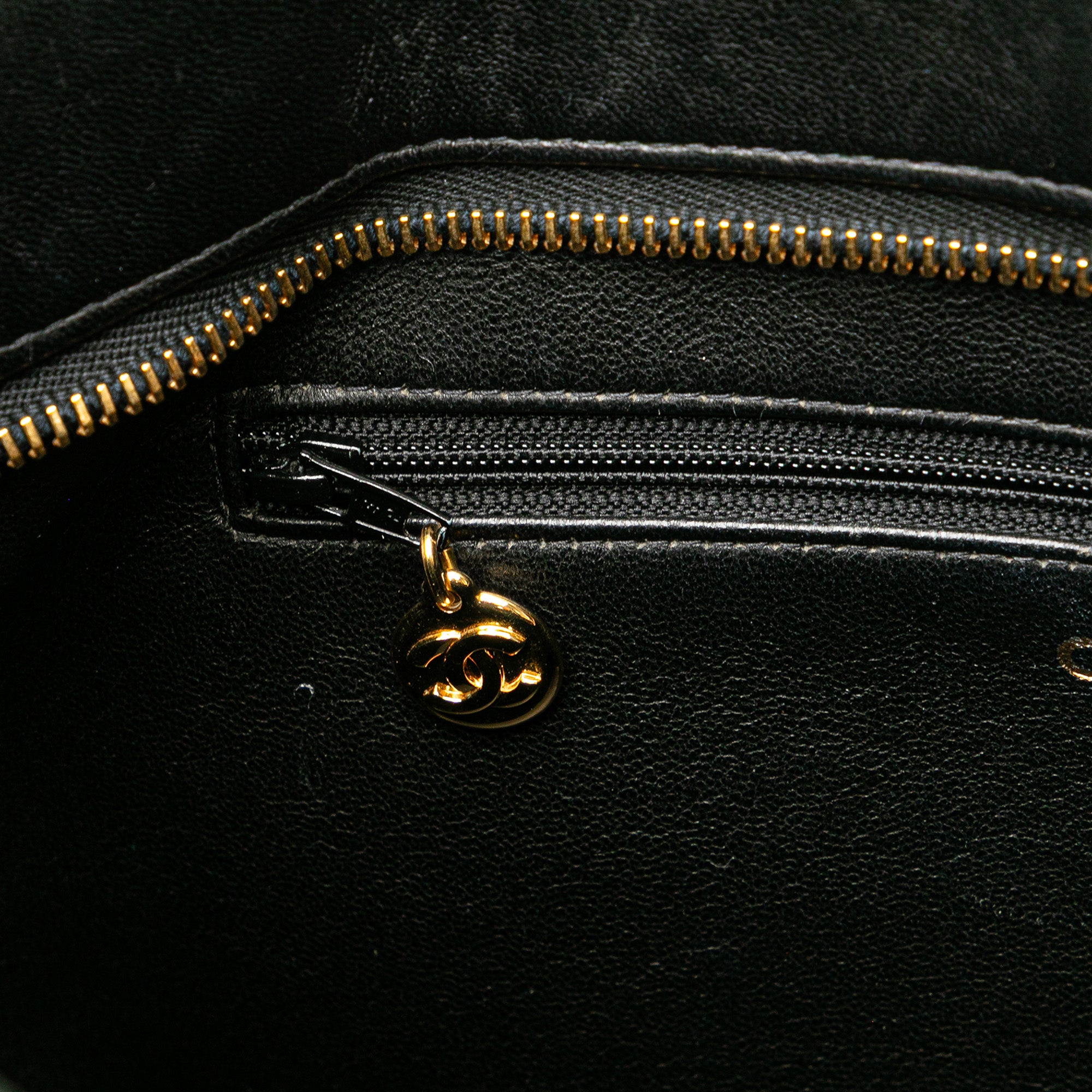 Chanel Lambskin Medallion Tote - image 7