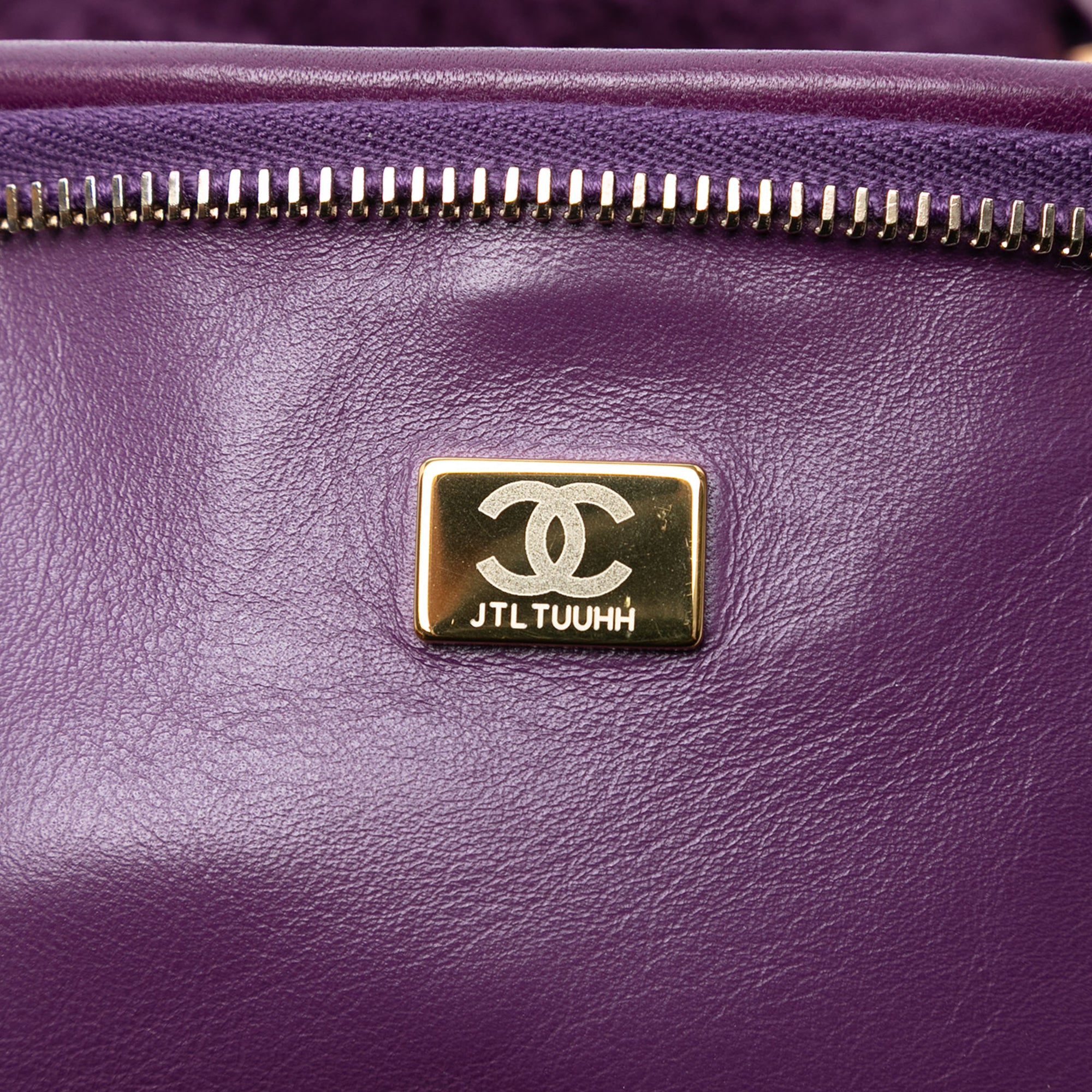 Chanel Small Quilted Shearling Vanity Case - image 5