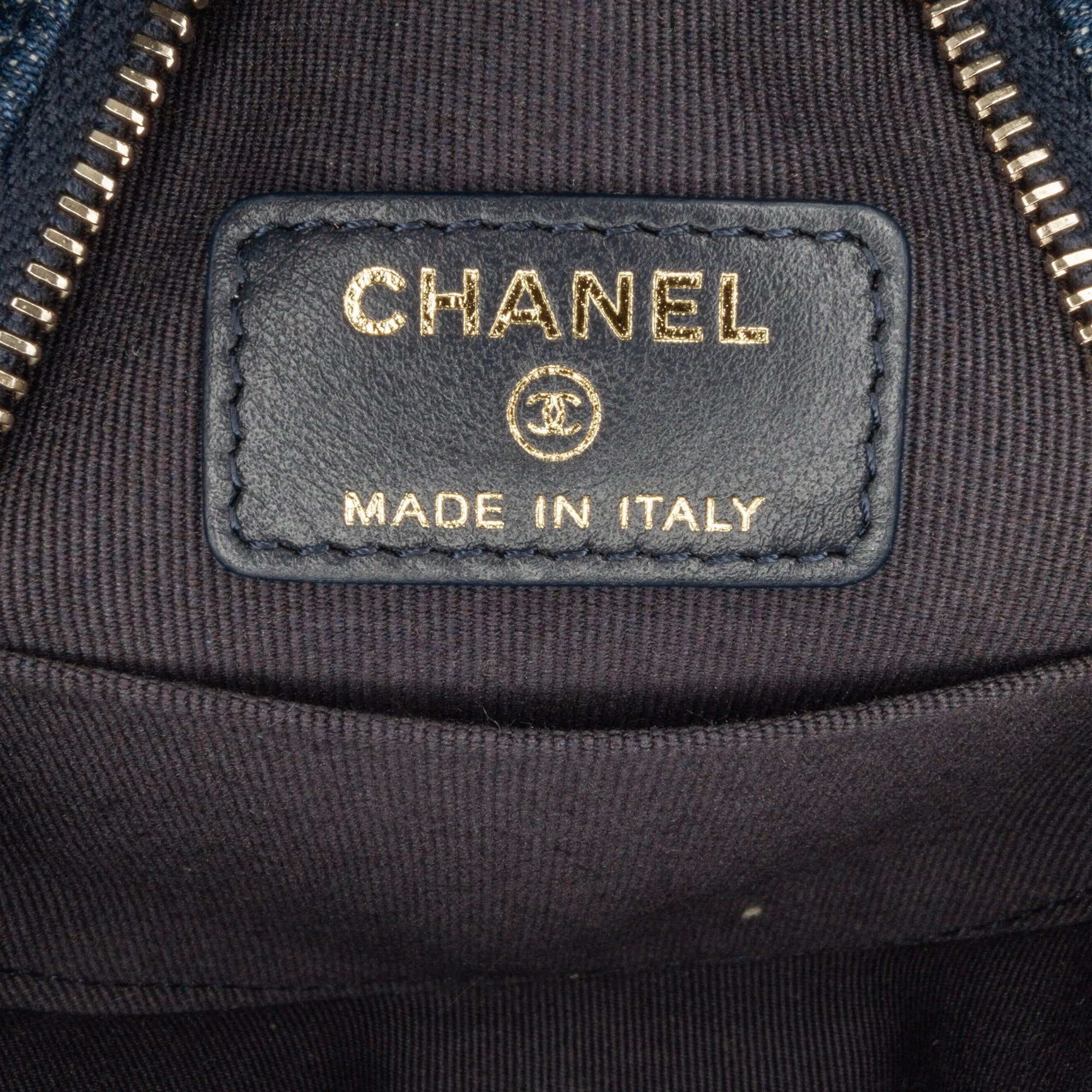 Chanel Denim 19 Round Clutch with Chain - image 6