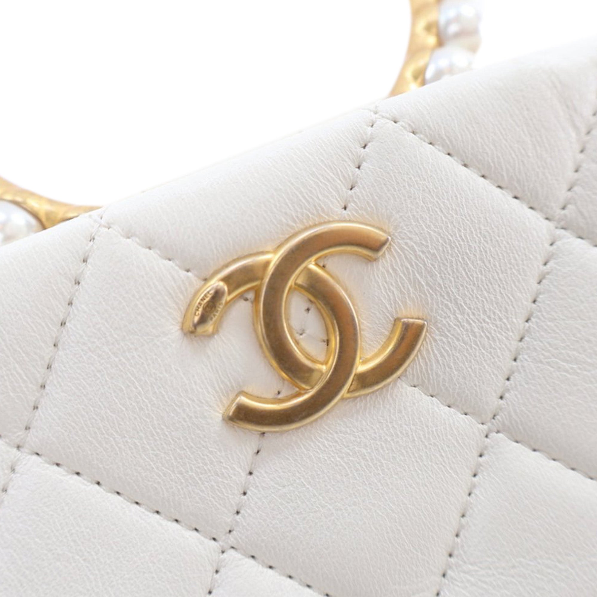 Chanel Quilted Lambskin Pearl Crown Handle Clutch Bag - image 7