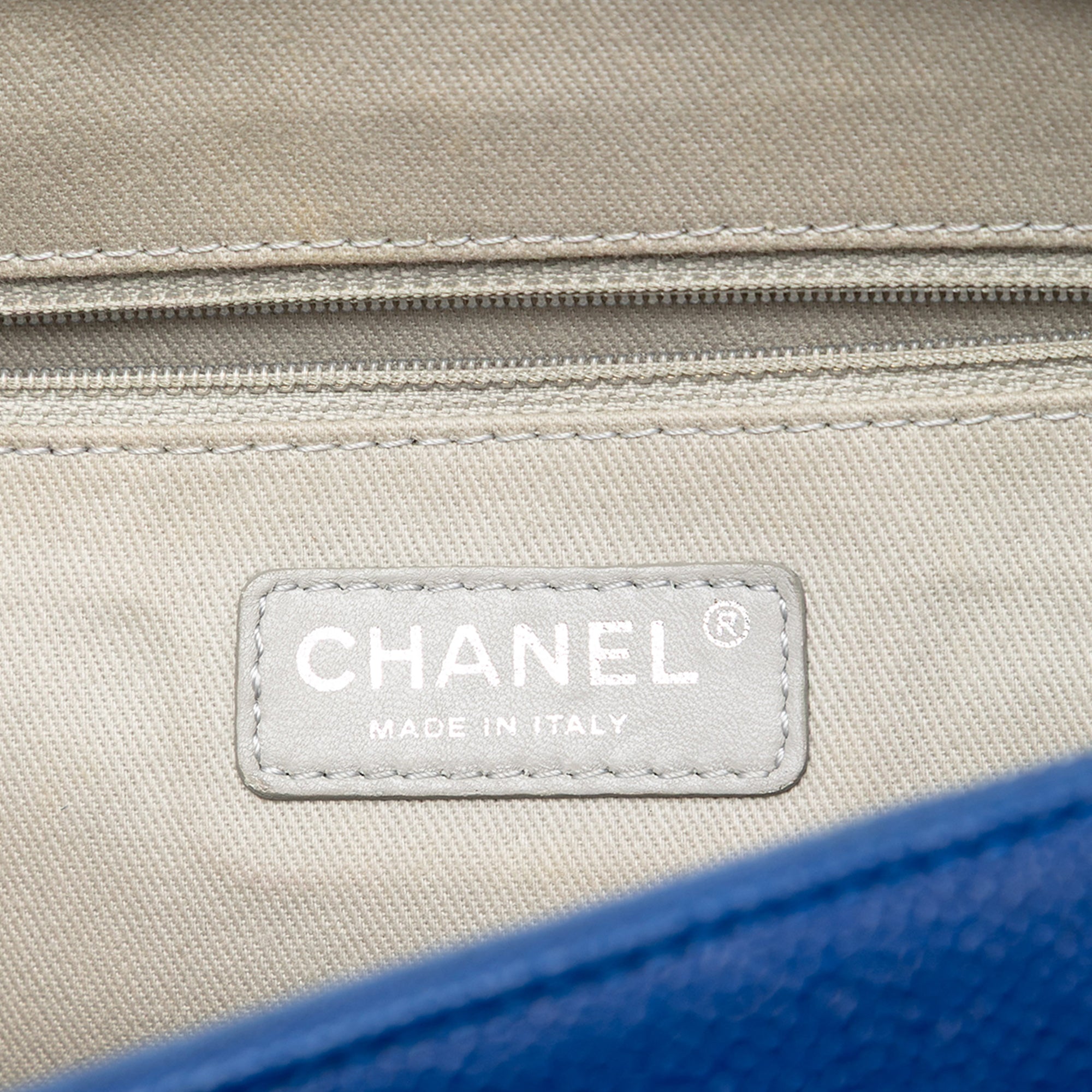 Chanel Jumbo Quilted Caviar Easy Flap - image 5