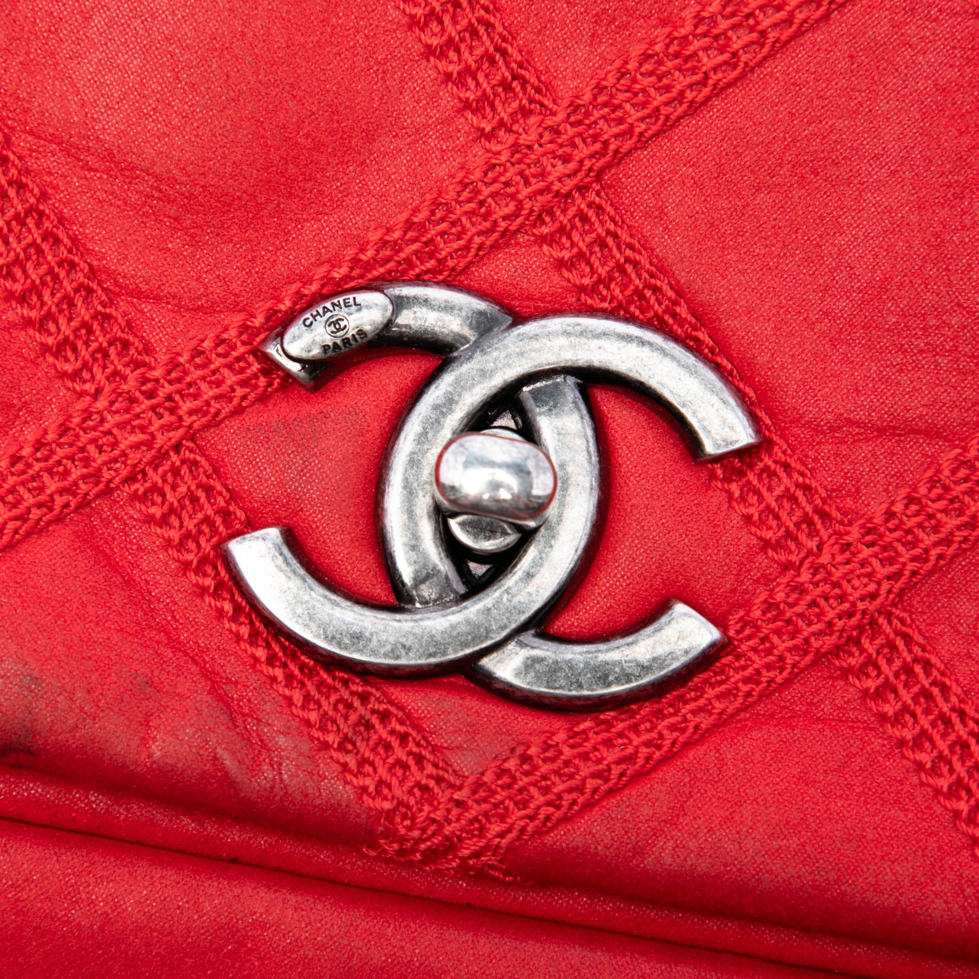 Chanel Iridescent Calfskin Diamond Stitch Flap - image 5