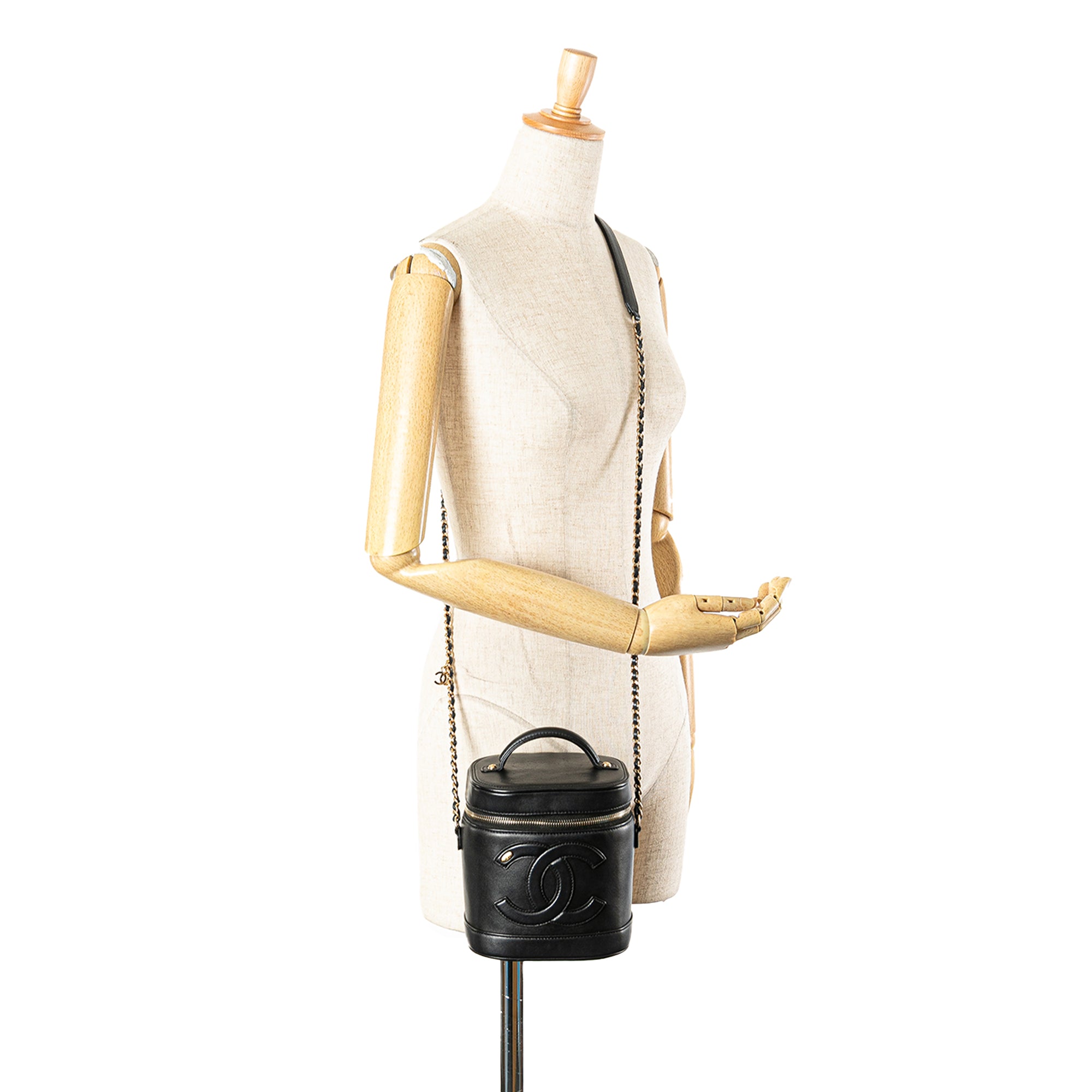 Chanel CC Lambskin Vanity Case - image 10