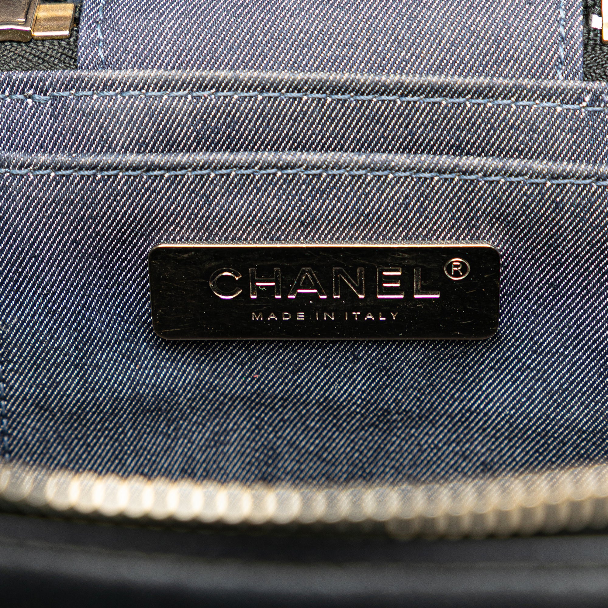 Chanel CC Lambskin Vanity Case - image 5