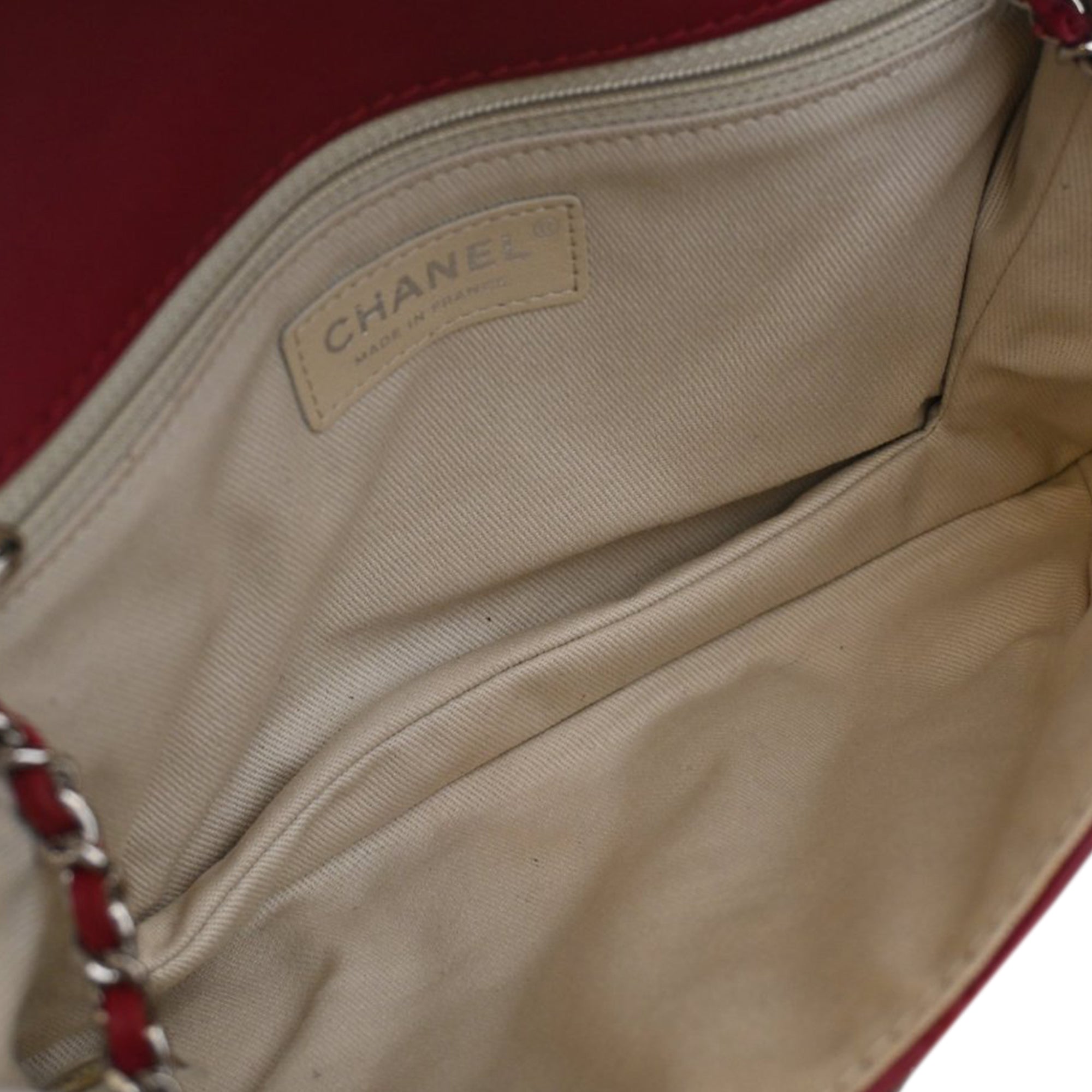 Chanel Quilted Calfskin Double Stitch Hamptons Clutch with Chain - image 6