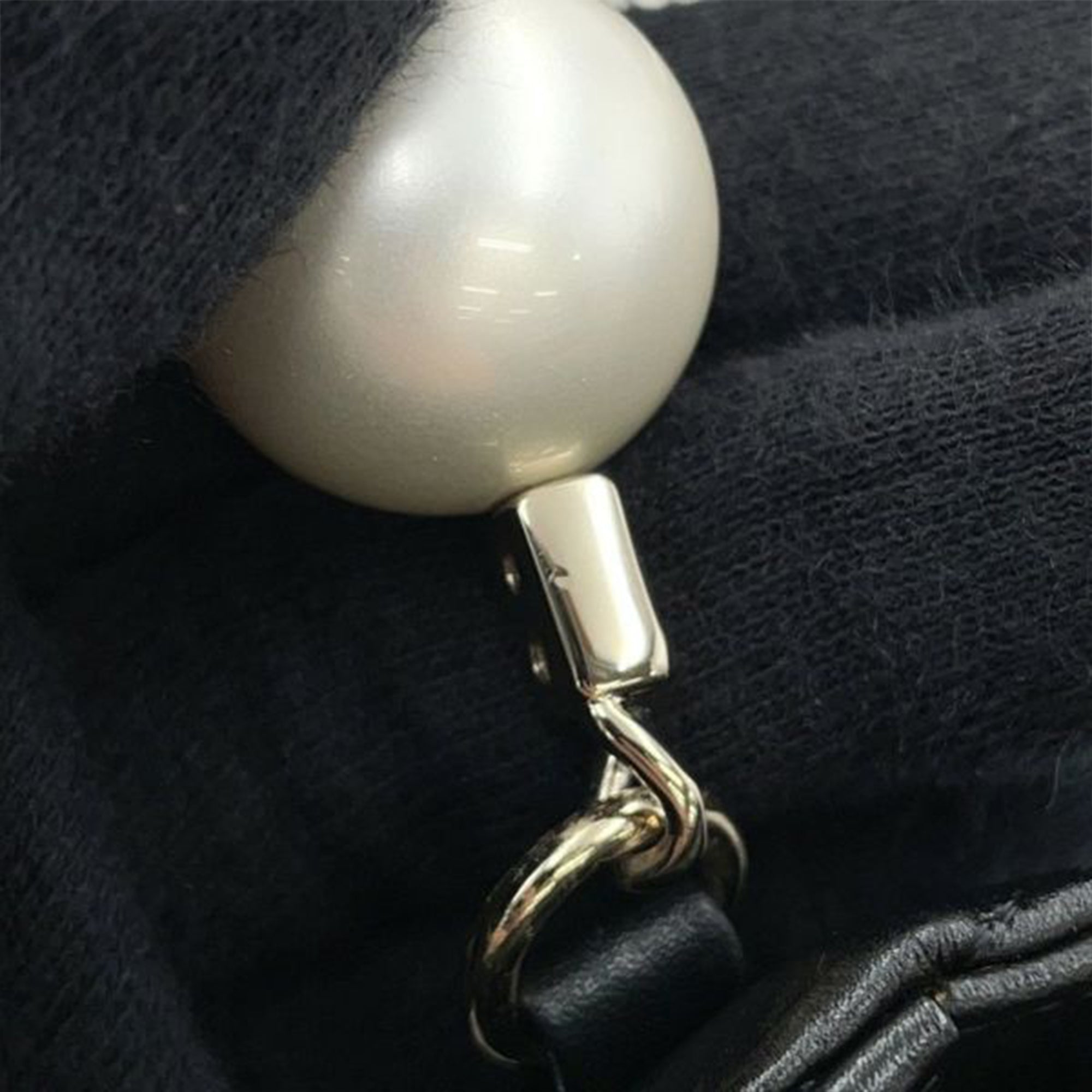 Chanel CC Quilted Lambskin Maxi Pearl Chain Strap - image 14