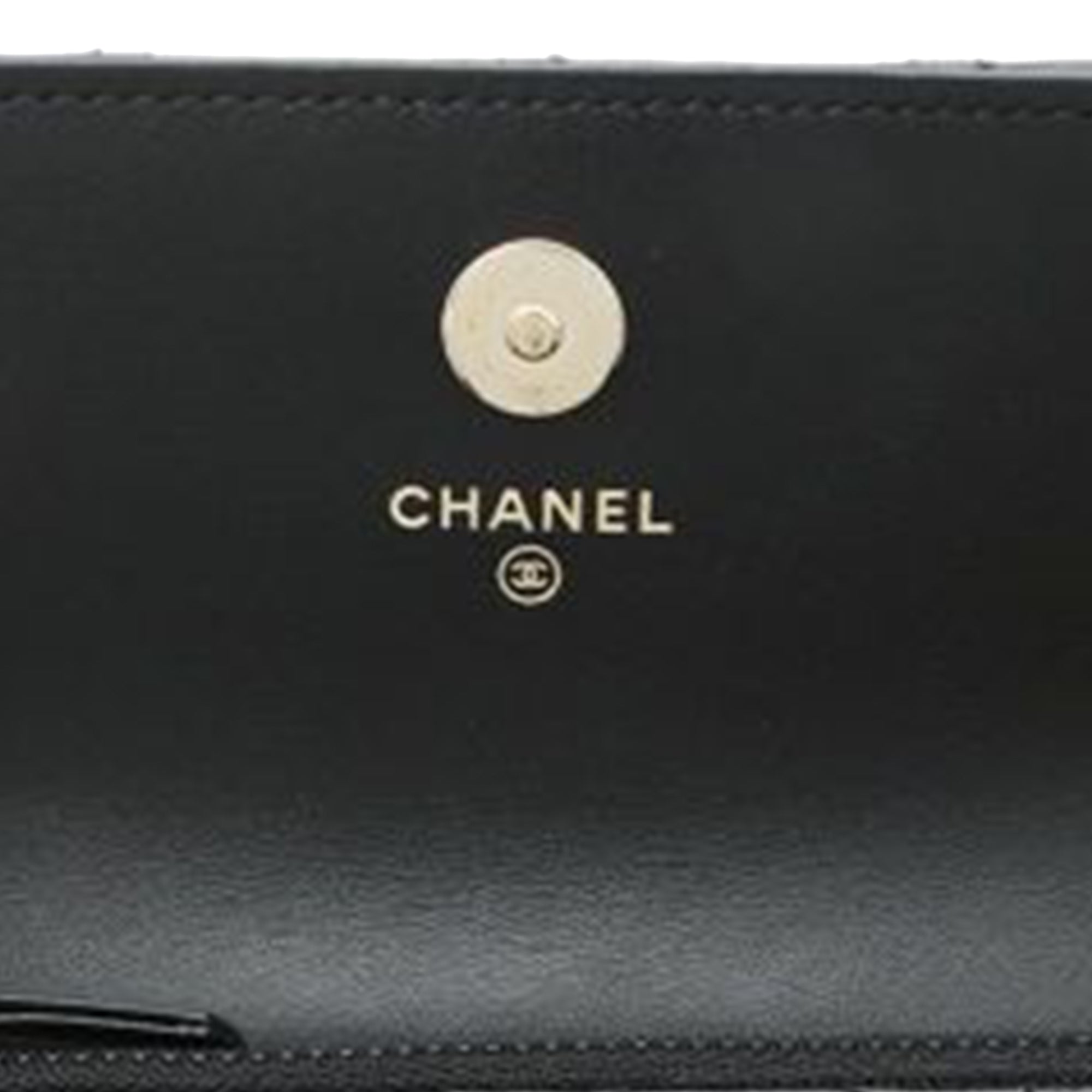 Chanel CC Quilted Lambskin Maxi Pearl Chain Strap - image 5