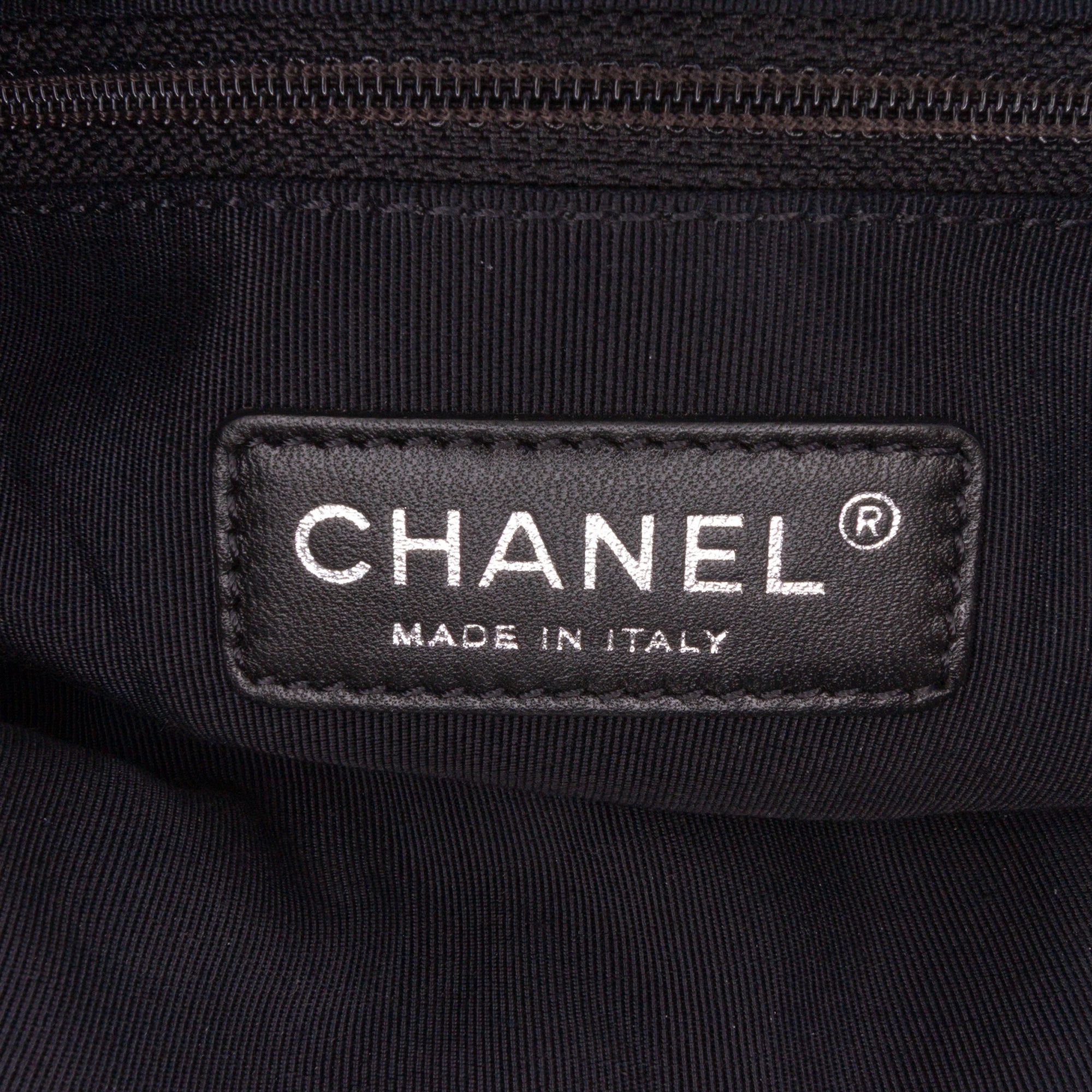 Chanel Large Quilted Metallic Calfskin Chain Me Hobo - image 5
