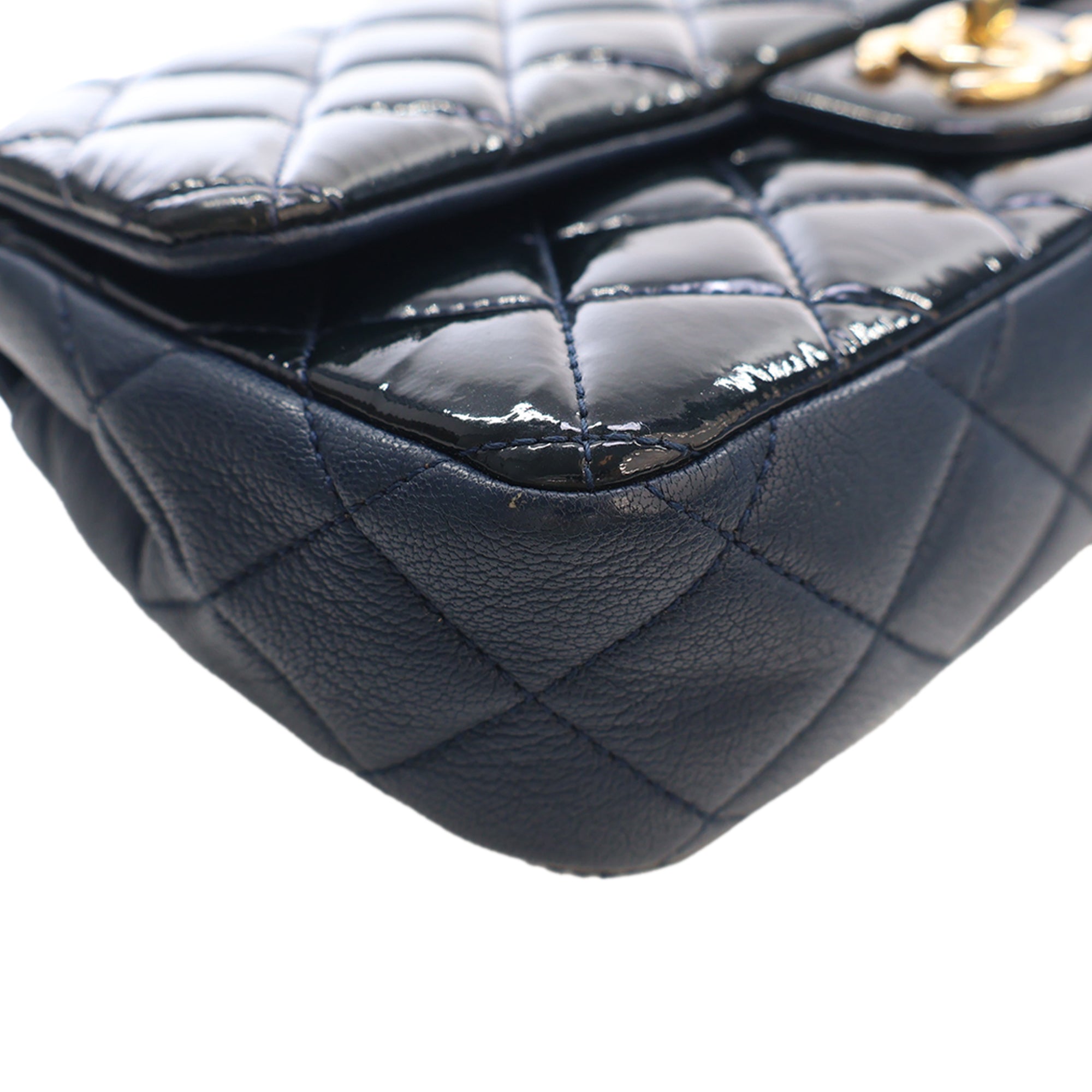 Chanel Paris Salzburg Medium Patent and Goatskin CC Eyelet Flap - image 14