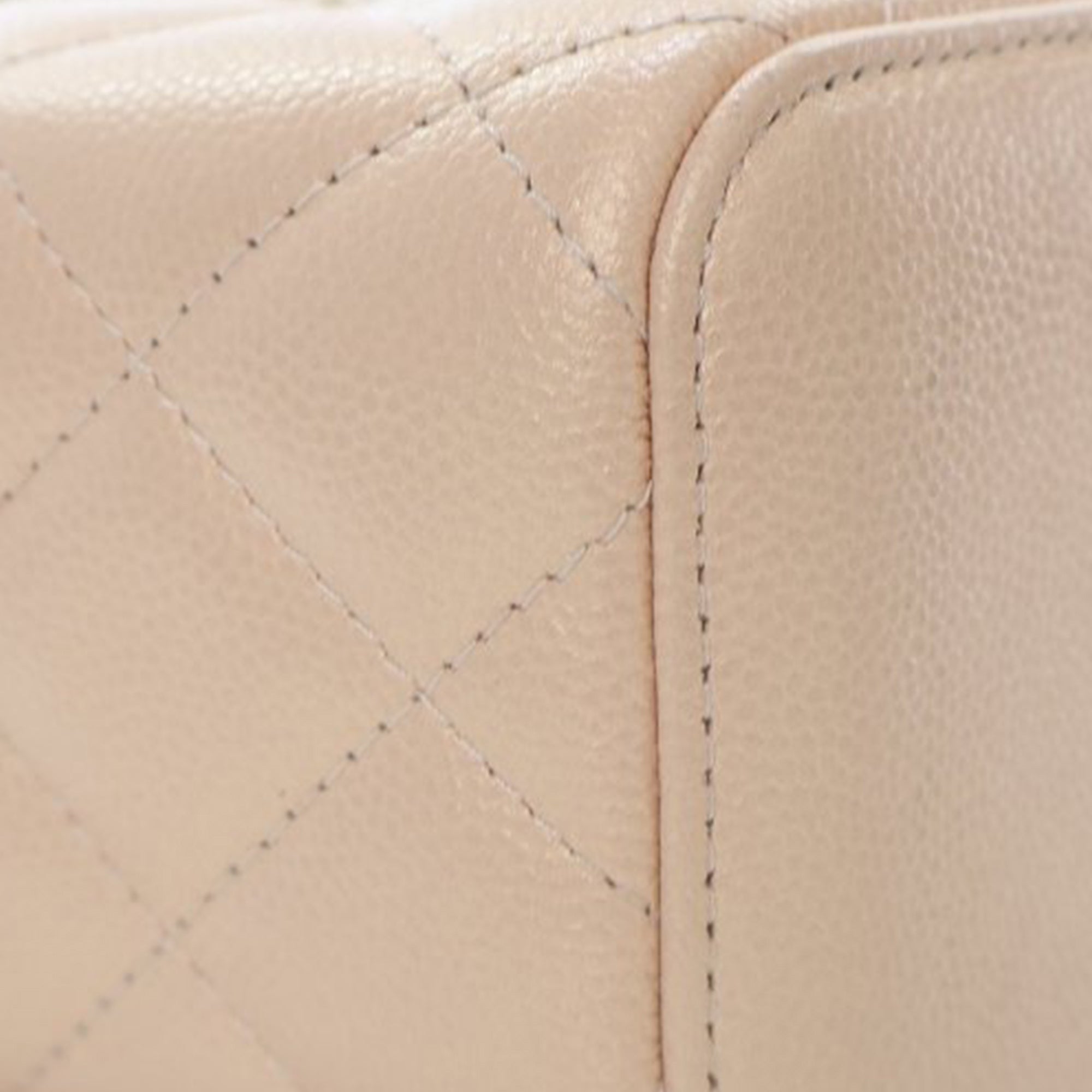 Chanel Mini Quilted Iridescent Caviar Pearl On Top Vanity Case With Chain - image 14