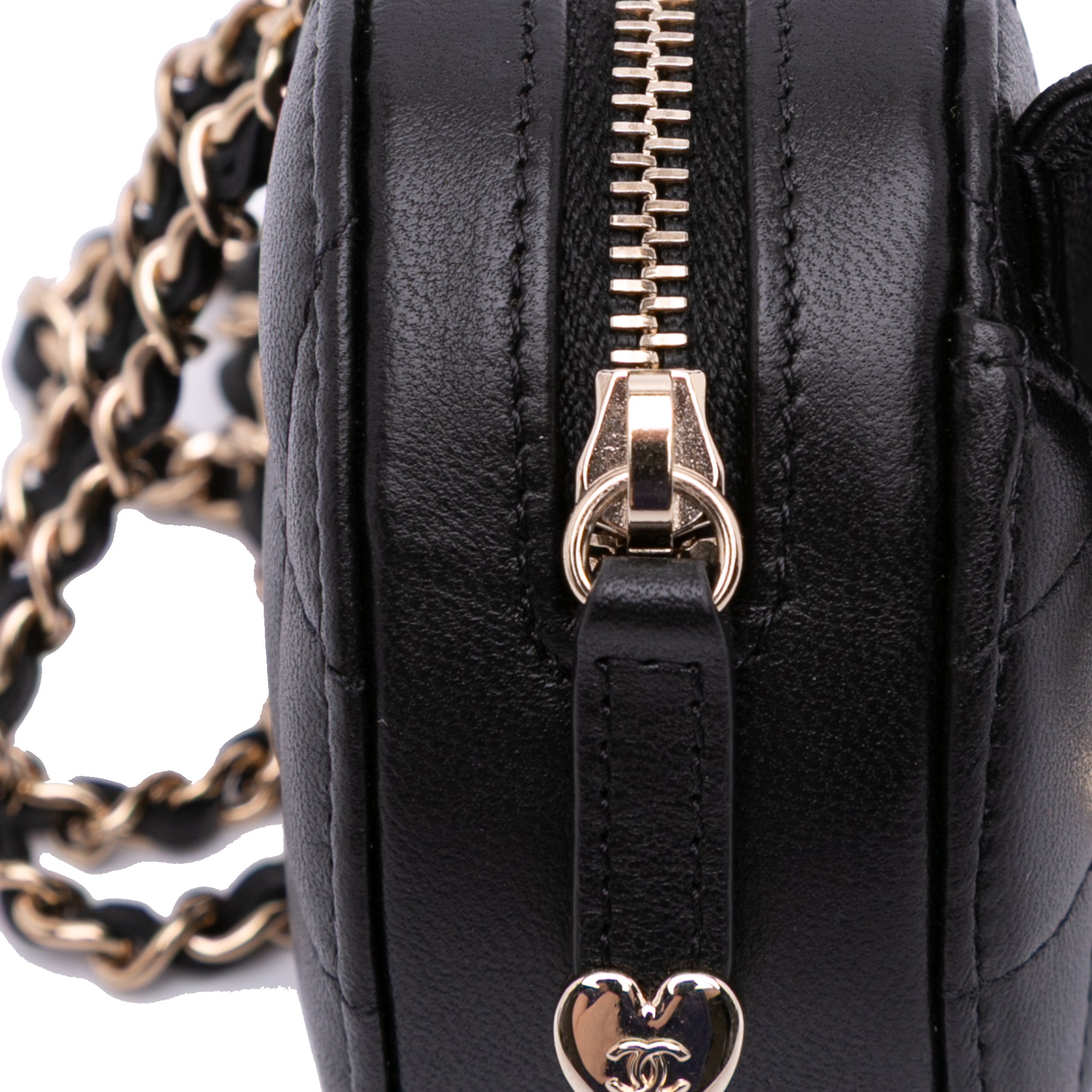 Chanel Lambskin CC in Love Heart Necklace Bag - image 7