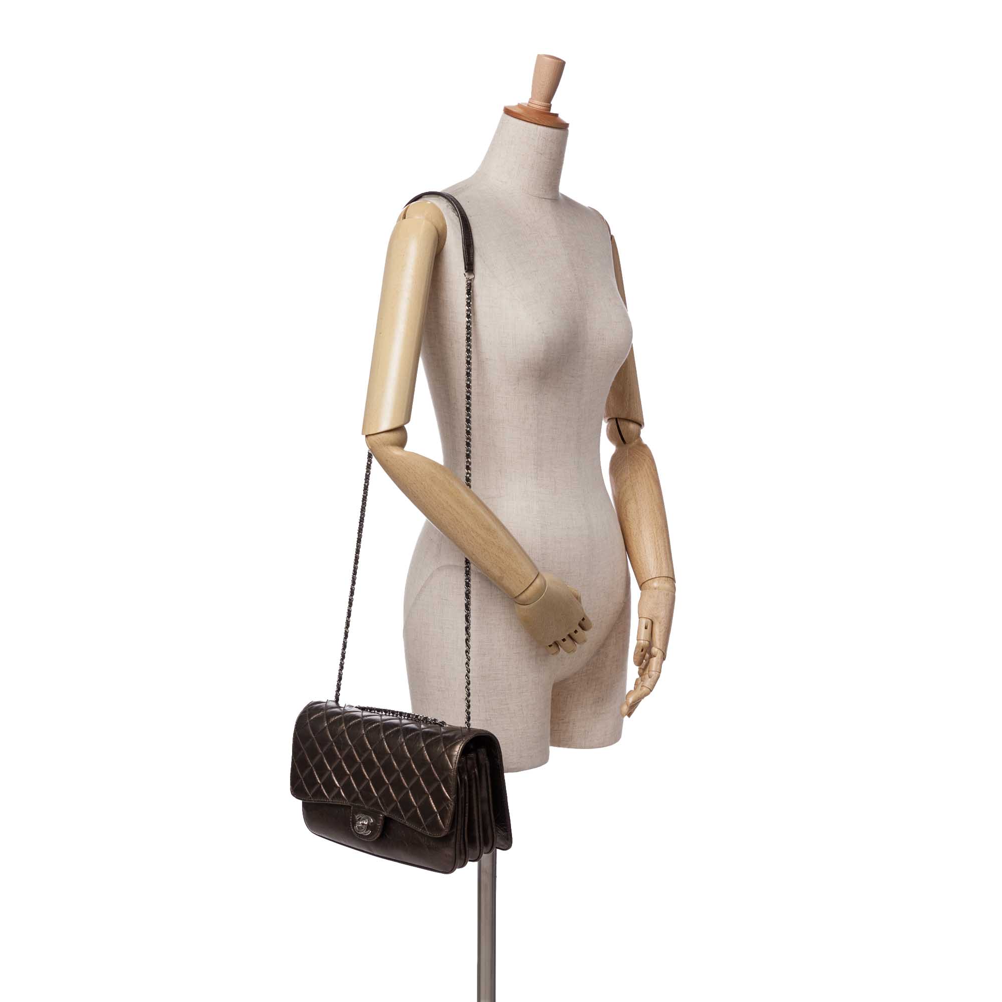 Chanel Medium Metallic Crackled Calfskin Clams Pocket Flap - image 9