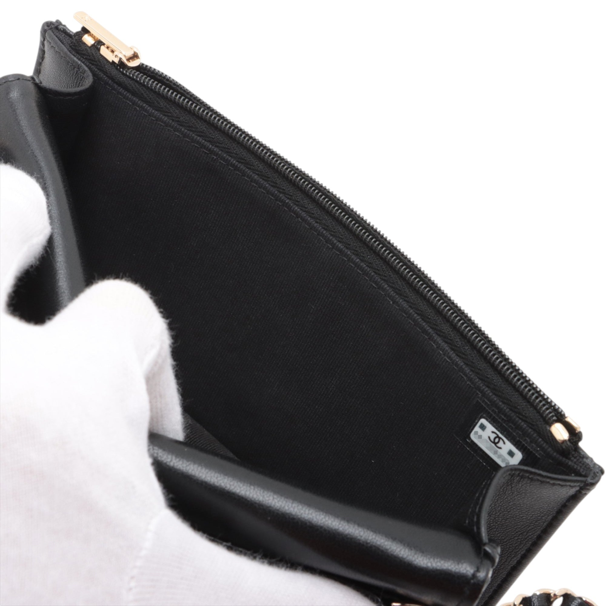 Chanel CC Quilted Lambskin and Patent Flap Phone Holder - image 3