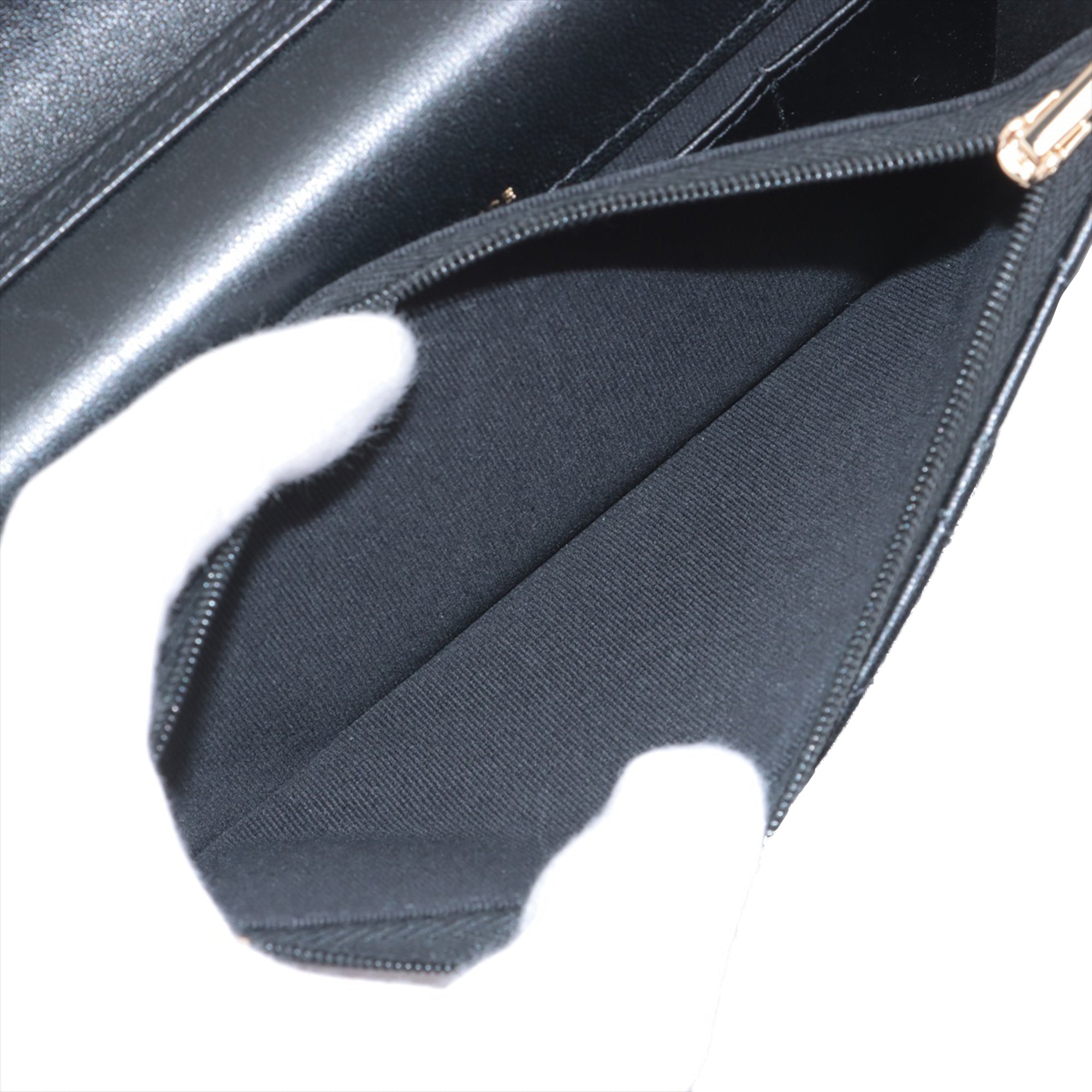 Chanel CC Quilted Lambskin and Patent Flap Phone Holder - image 5