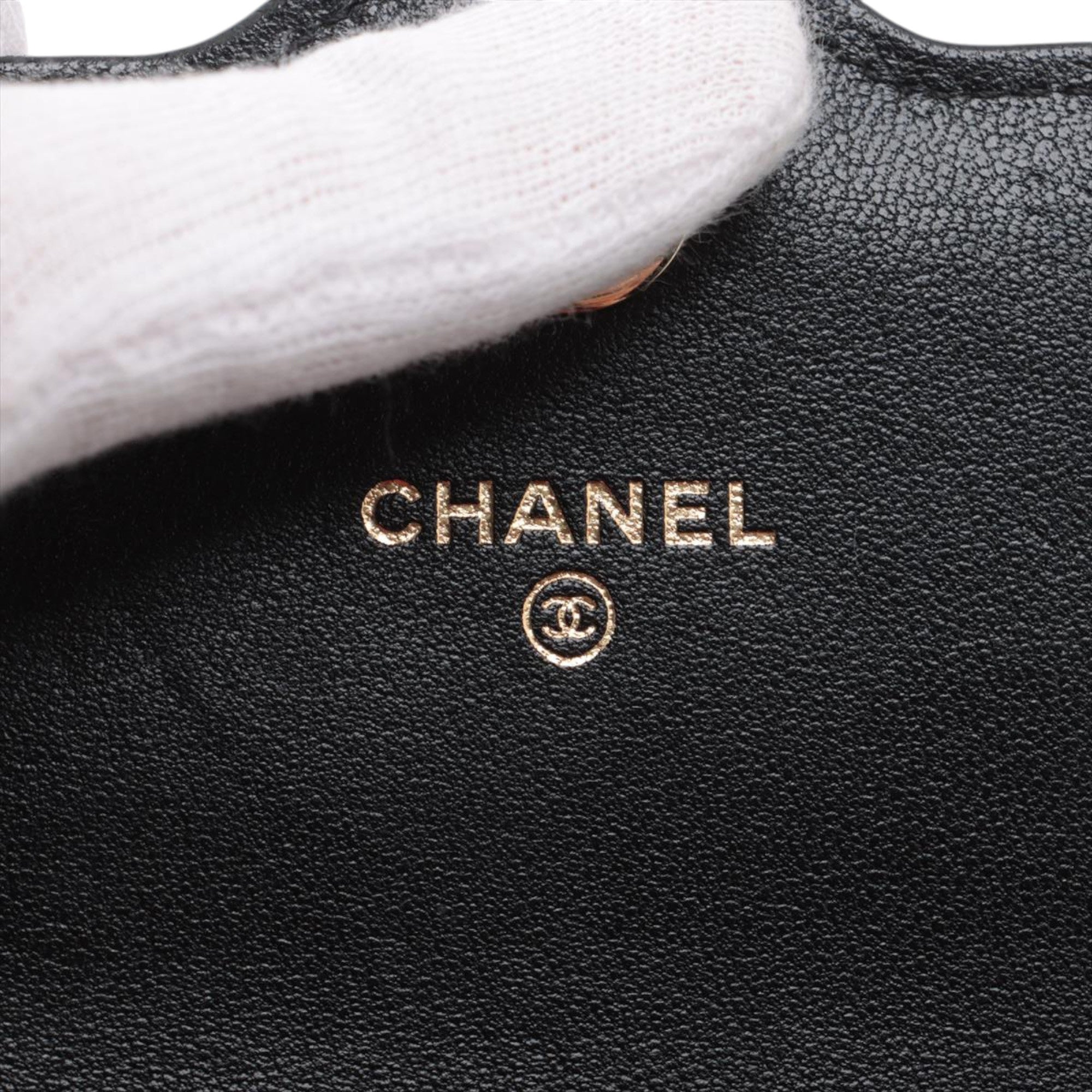 Chanel CC Quilted Lambskin and Patent Flap Phone Holder - image 6
