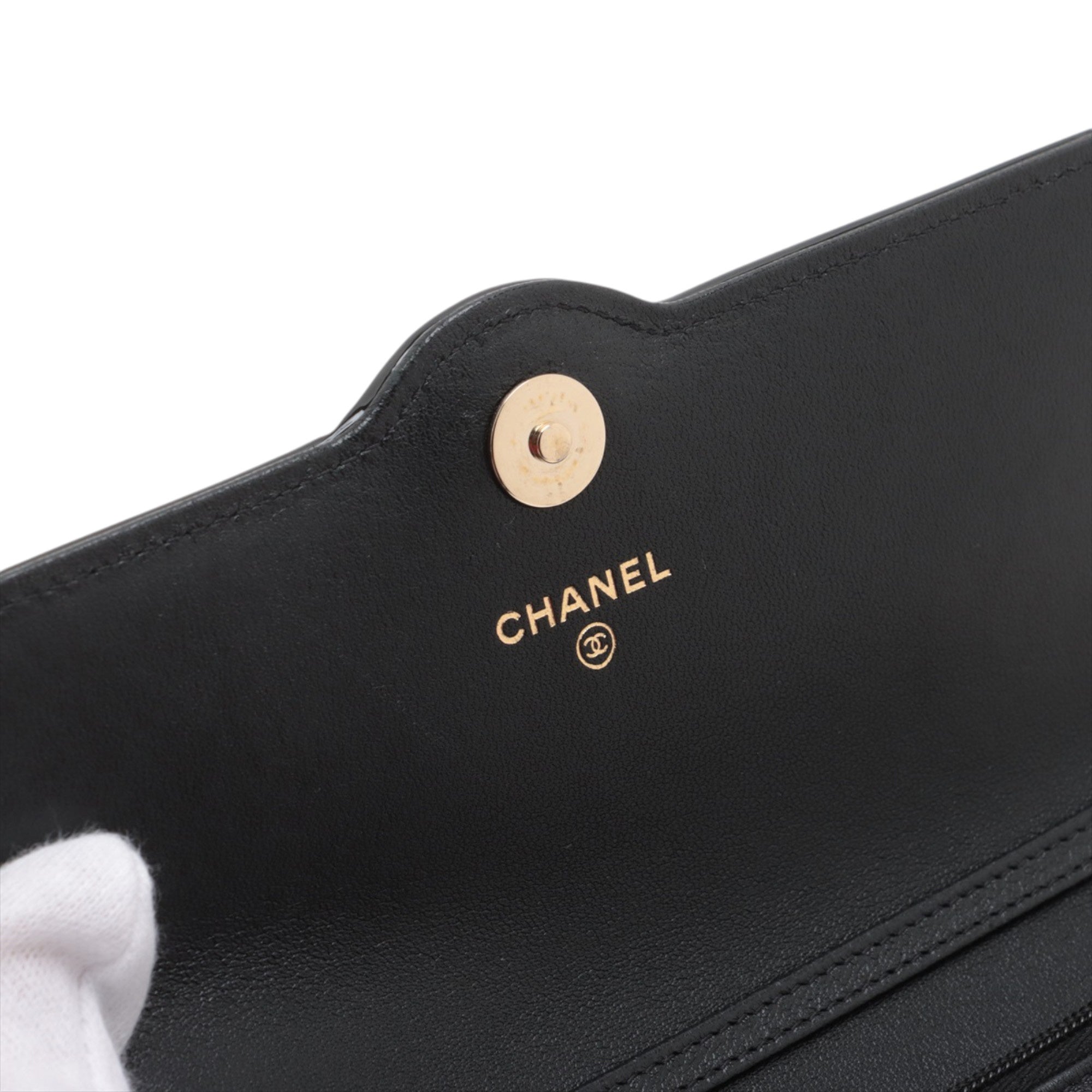 Chanel CC Quilted Lambskin and Patent Flap Phone Holder - image 7