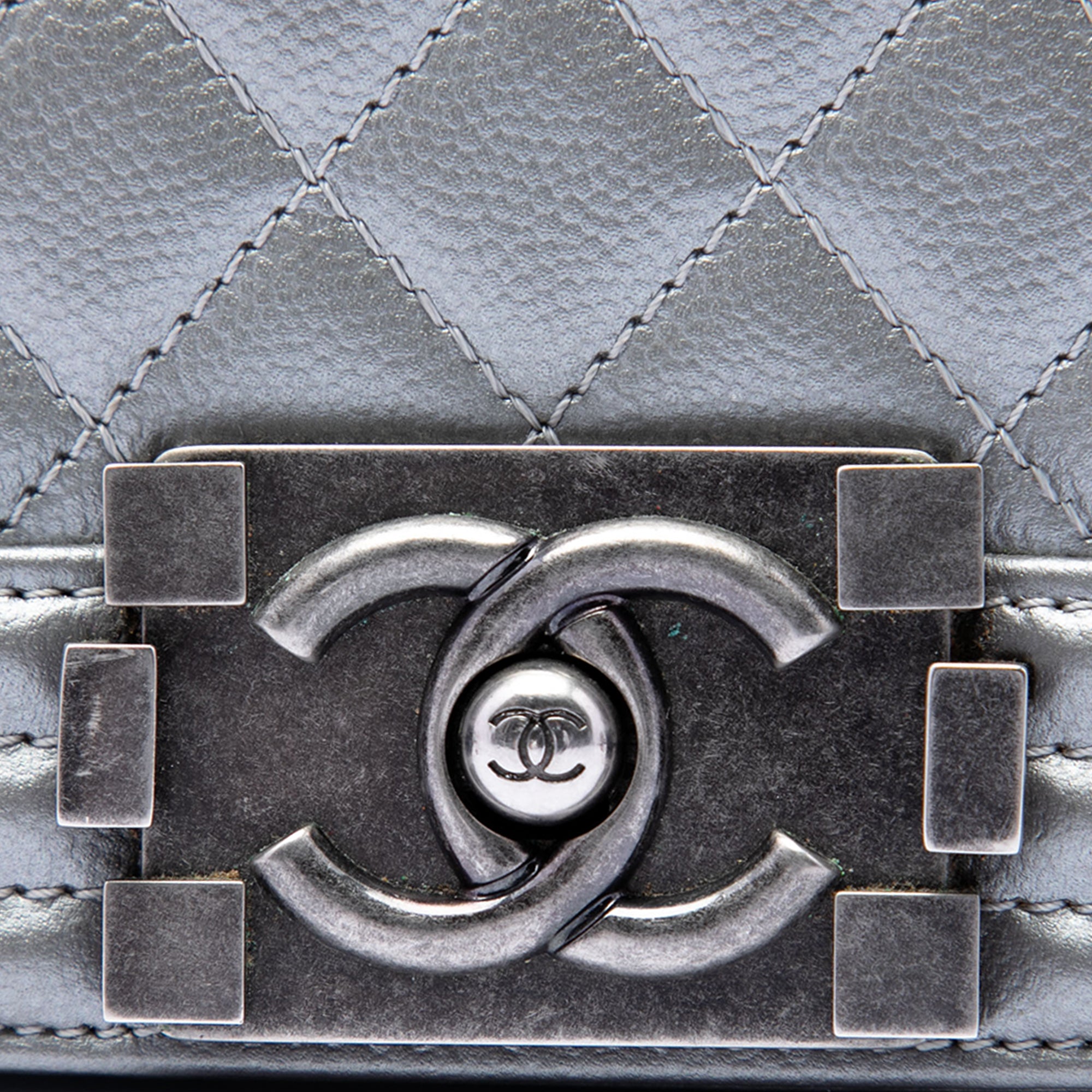 Chanel Old Medium Quilted Metallic Caviar Boy Flap - image 5