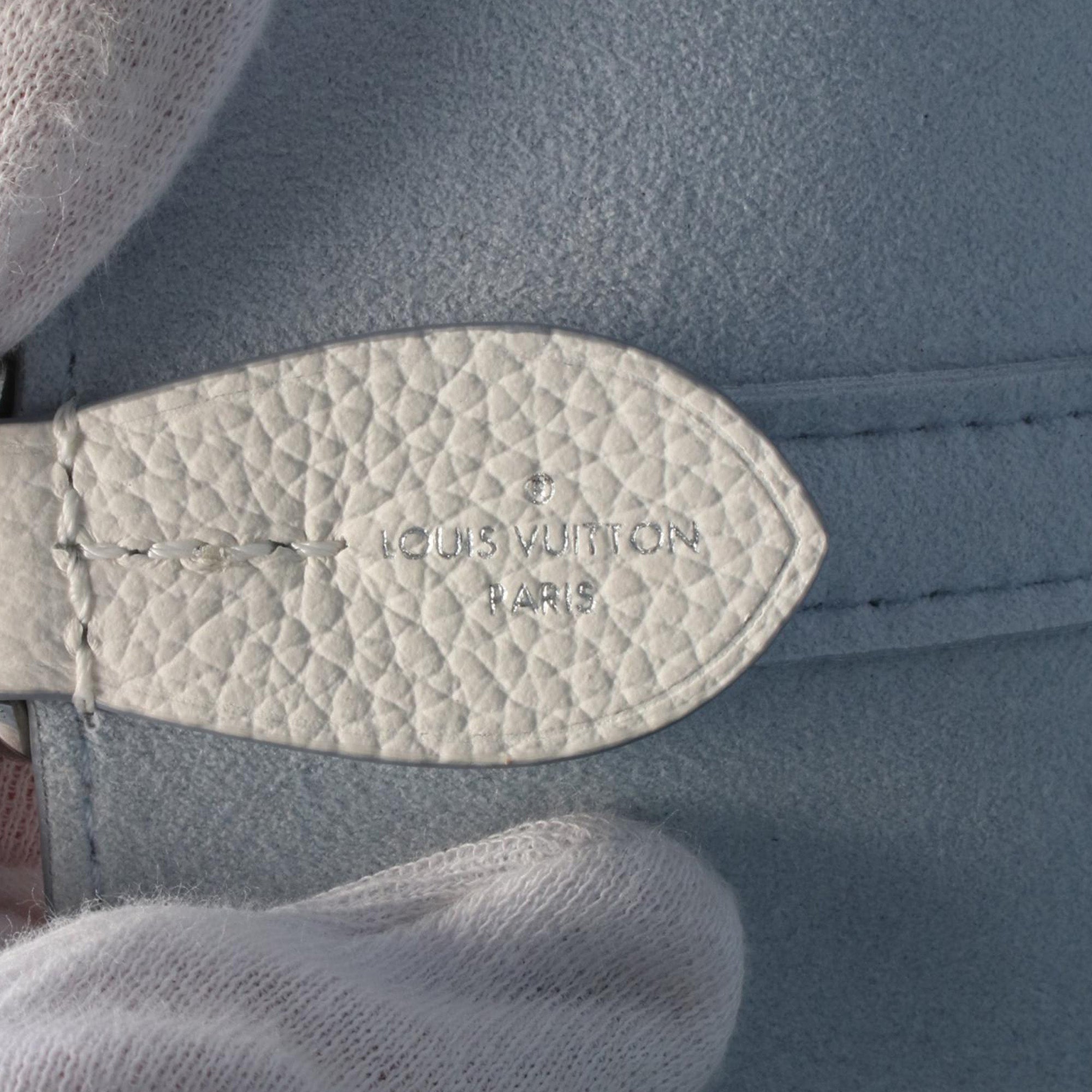 Louis Vuitton Mahina Perforated LV Circle Blossom PM - image 4