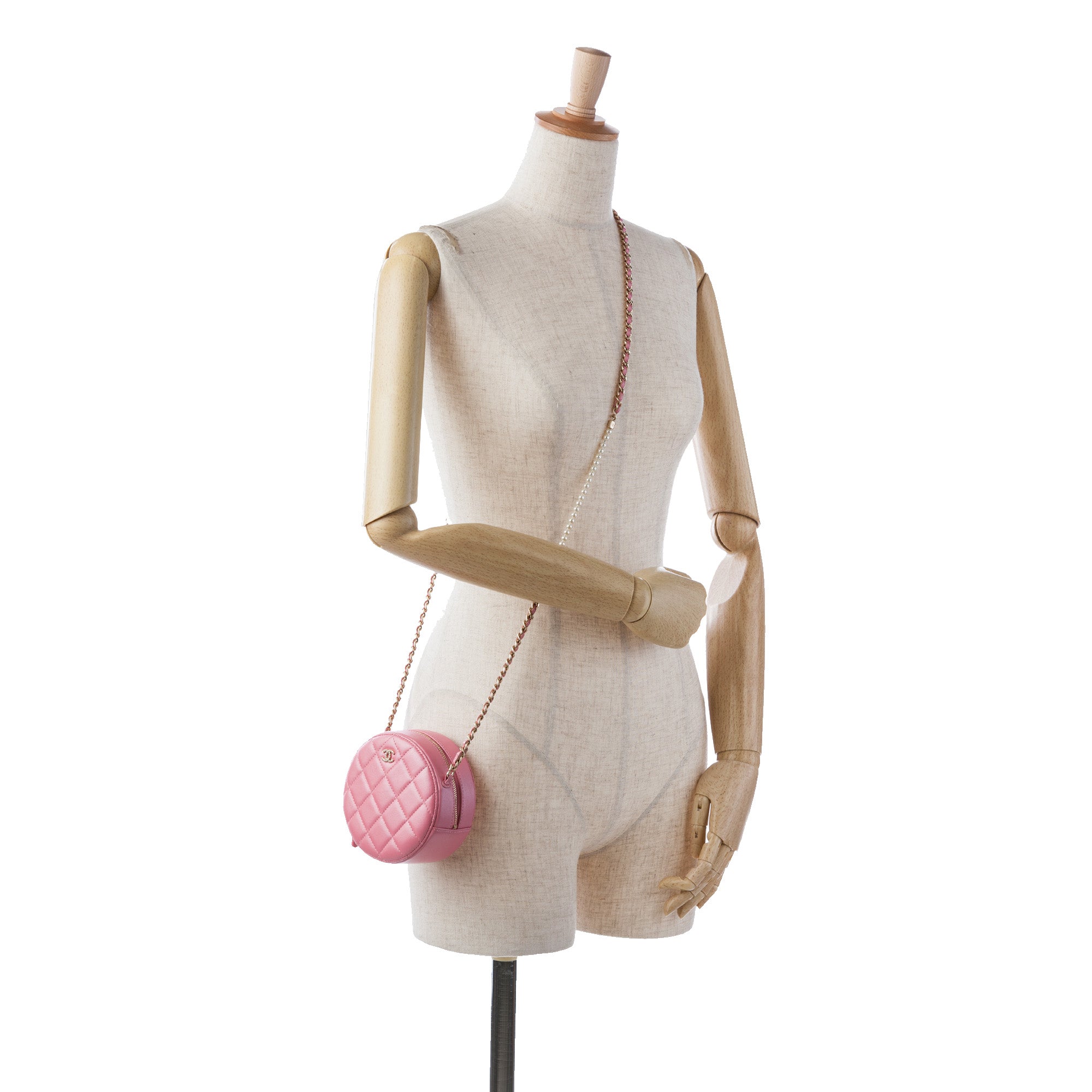 Chanel CC Quilted Lambskin Pearl Crush Round Clutch with Chain - image 9