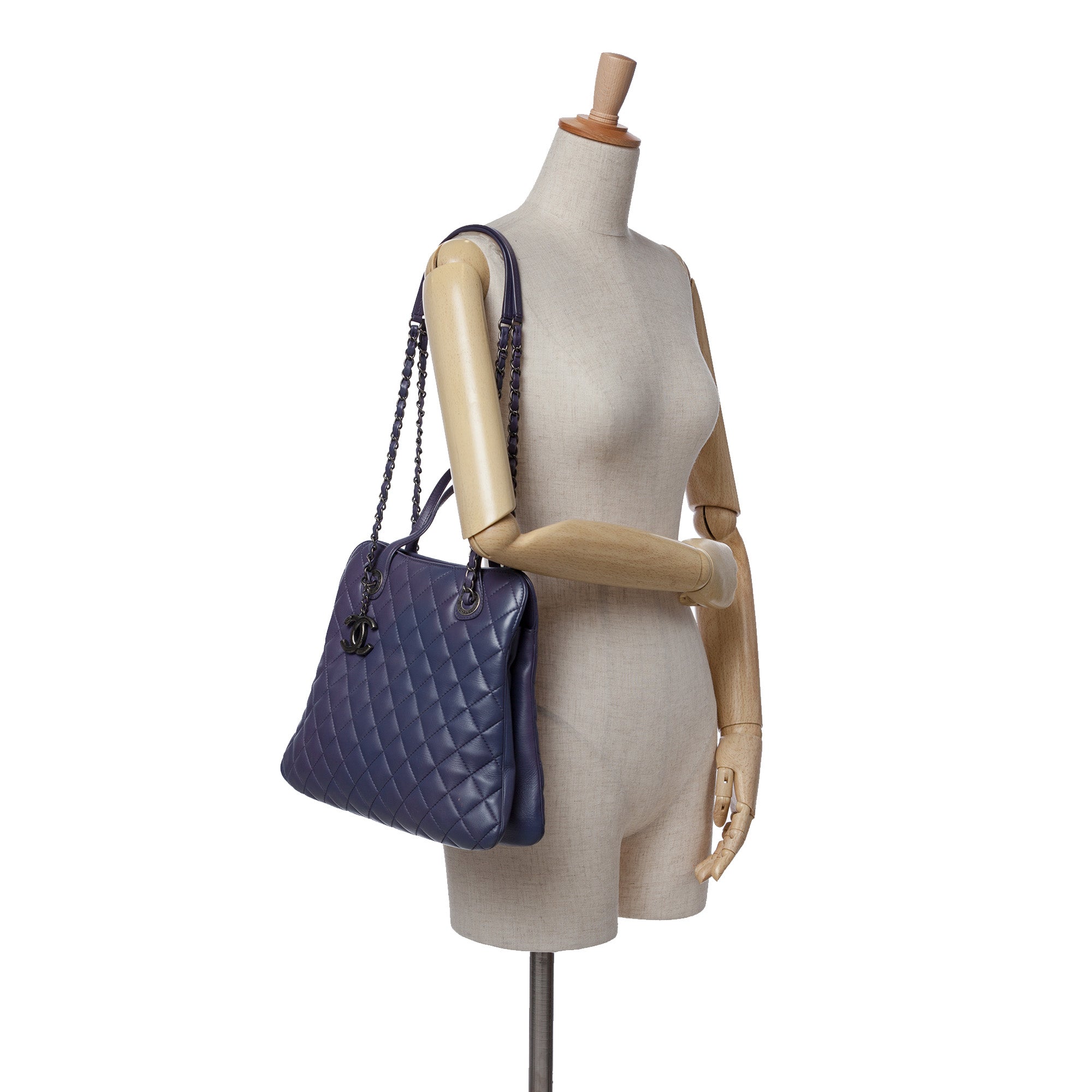 Chanel Quilted Lambskin Daily Shopping Tote - image 10