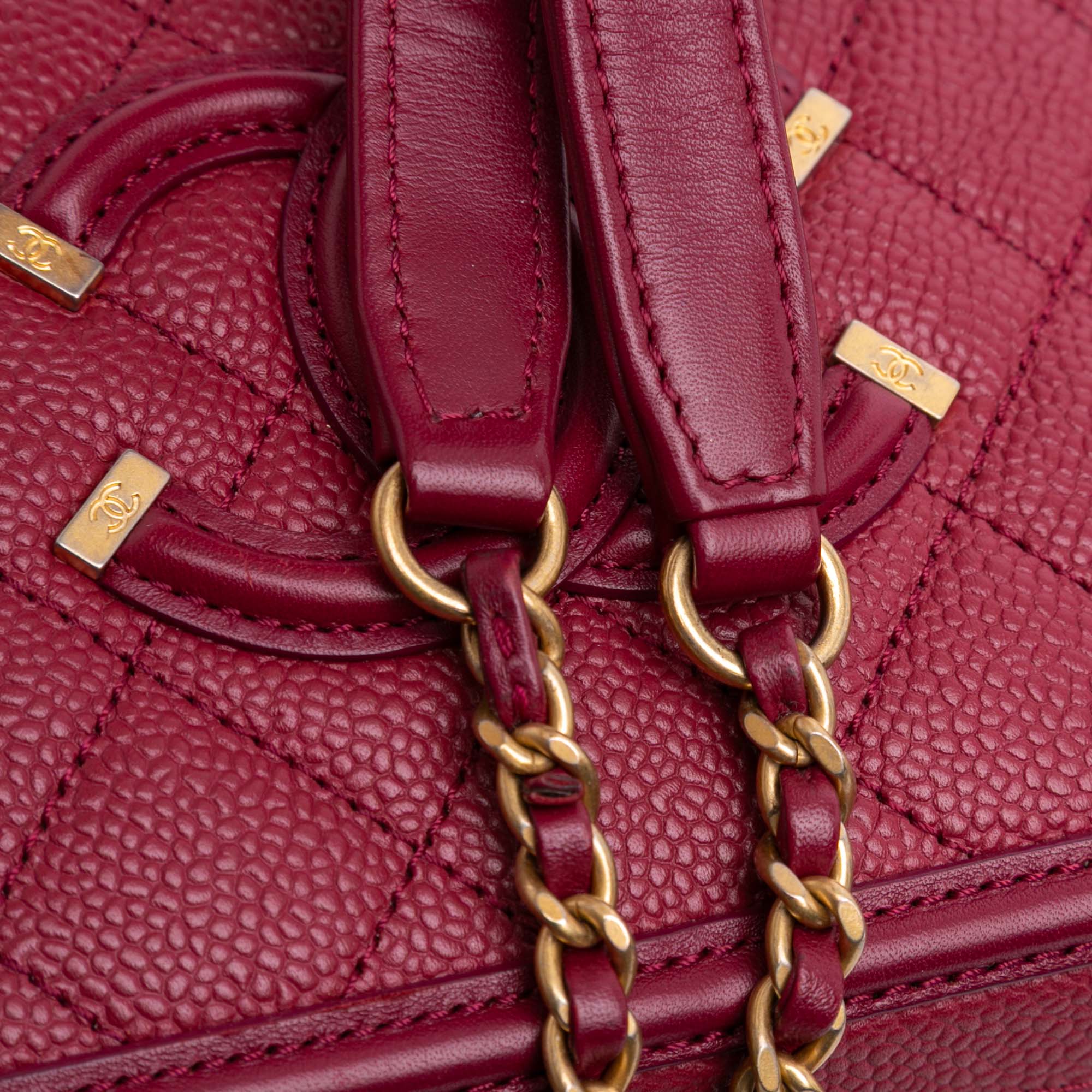 Chanel Small Caviar Filigree Vanity Case - image 9