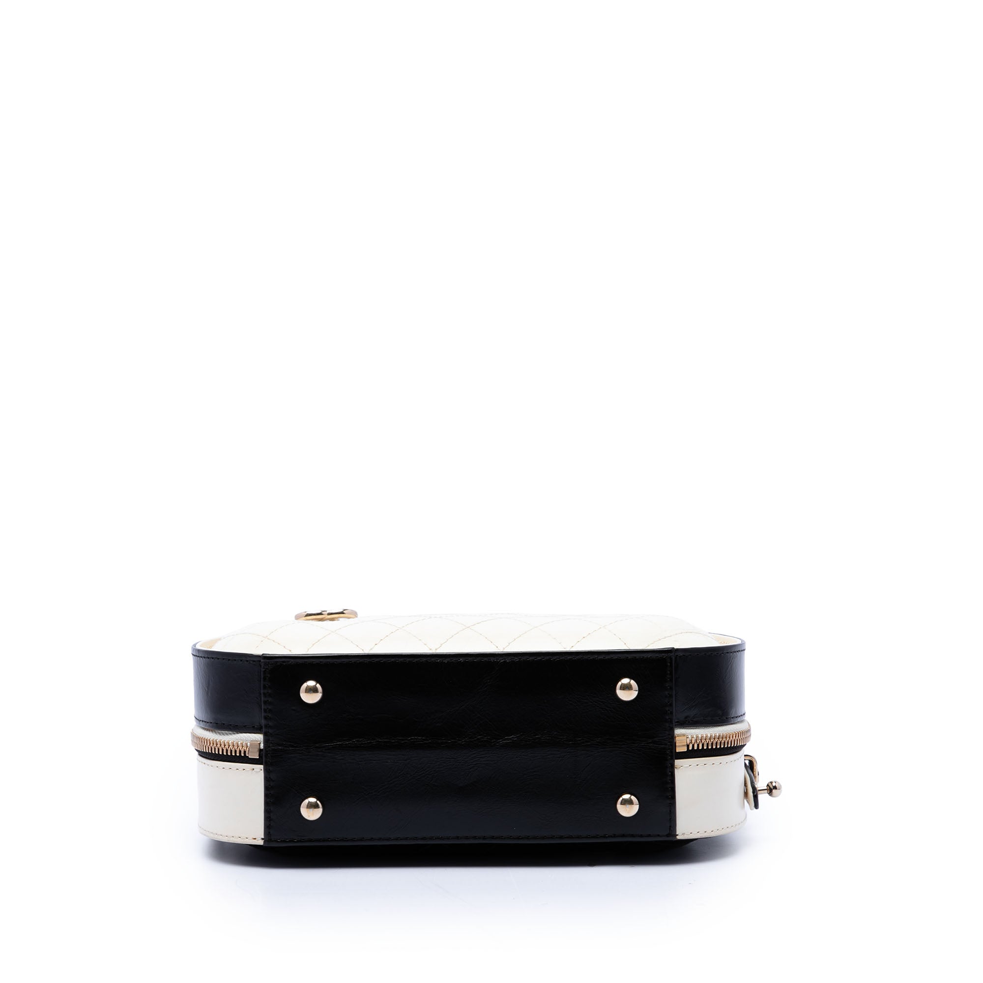 Chanel CC Quilted Crumpled Calfskin Vanity Case - image 3