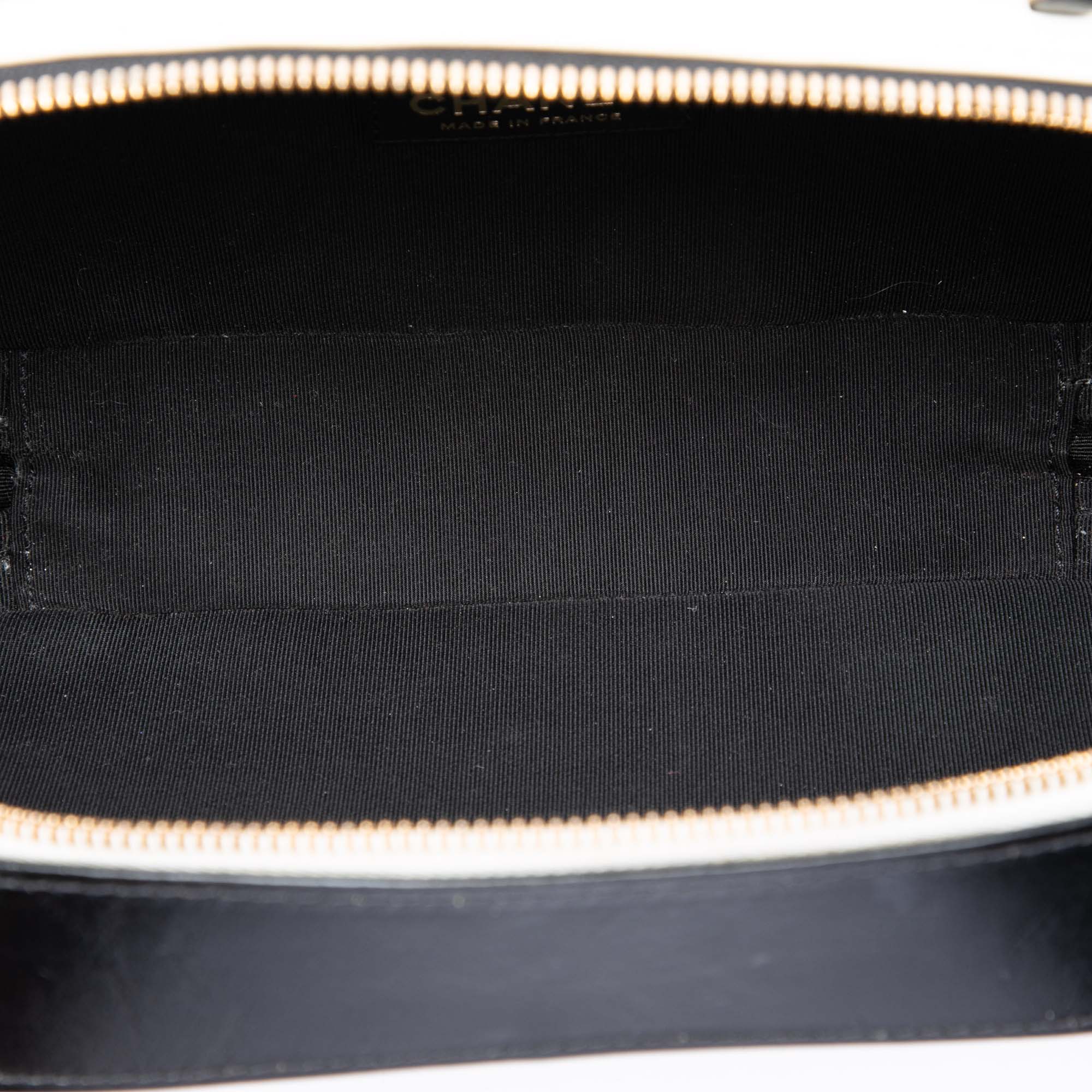 Chanel CC Quilted Crumpled Calfskin Vanity Case - image 4