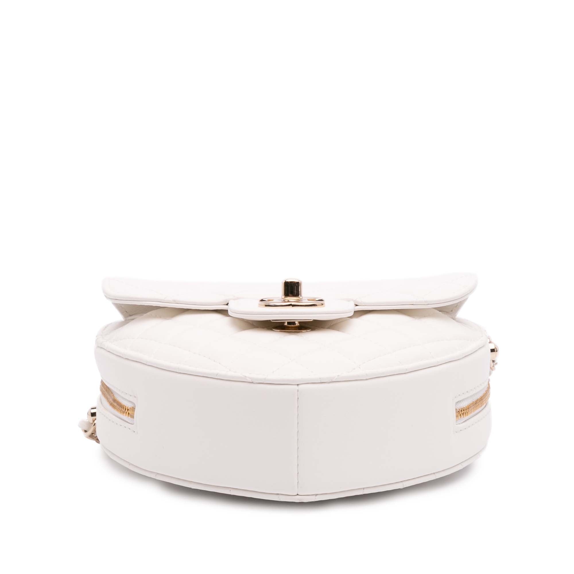 Chanel Lambskin CC in Love Heart Crossbody - image 3