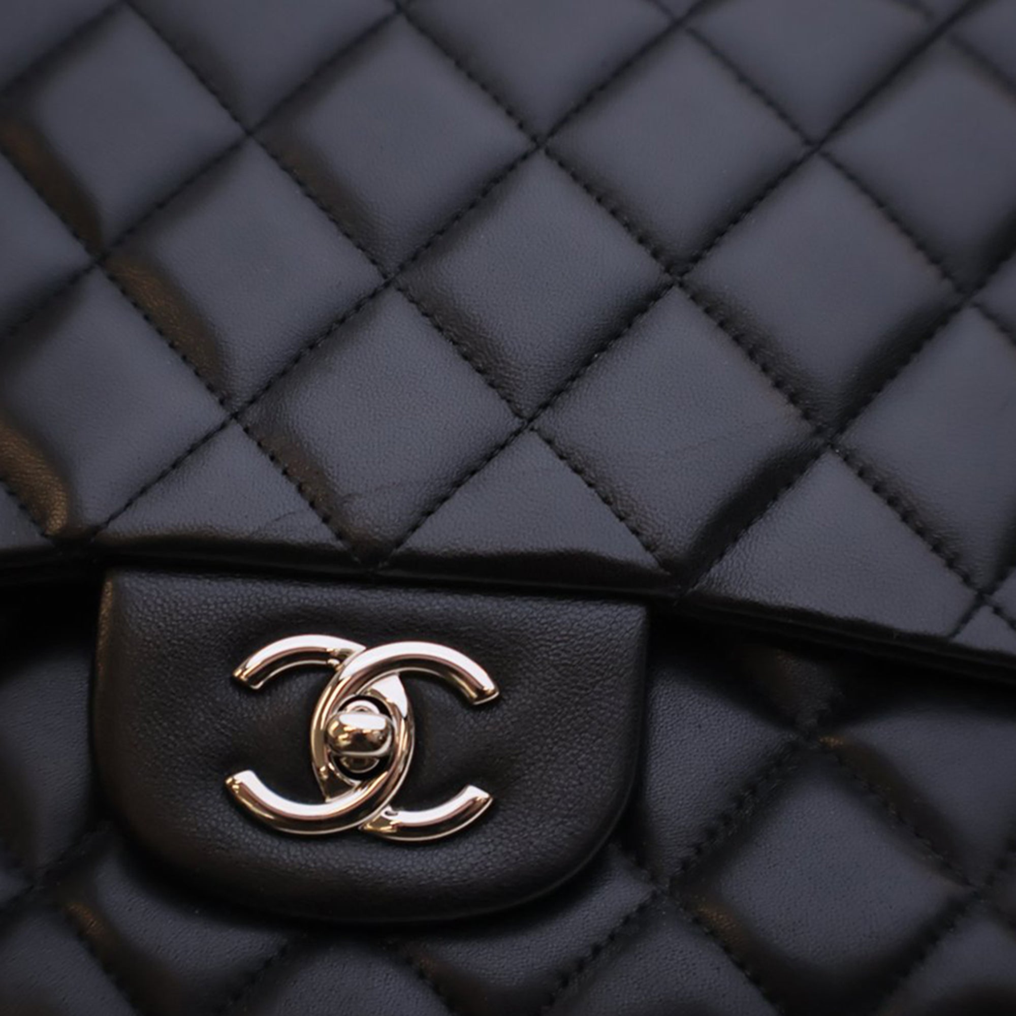 Chanel Jumbo Classic Lambskin Single Flap - image 6