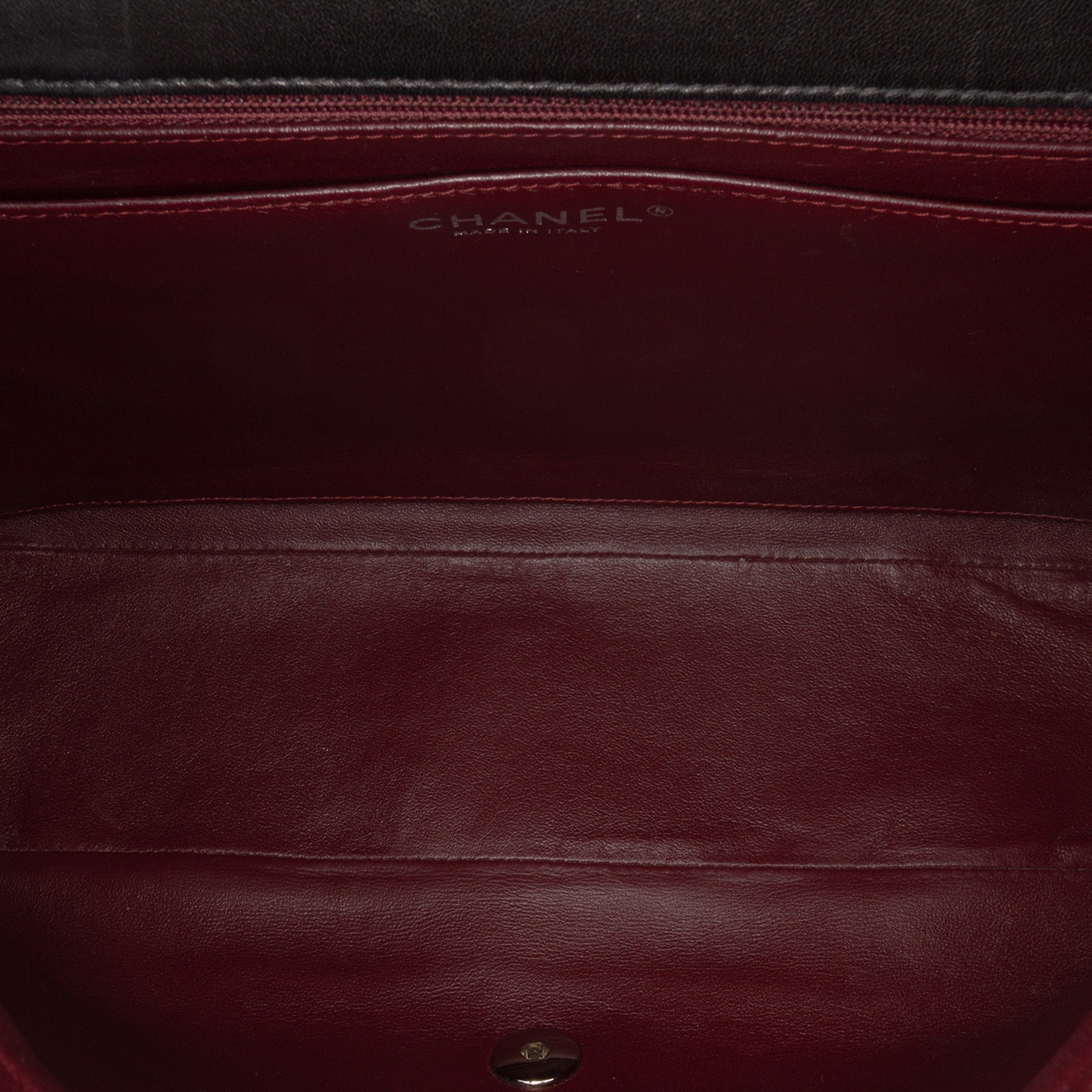 Chanel Maxi Classic Lambskin Single Flap - image 4