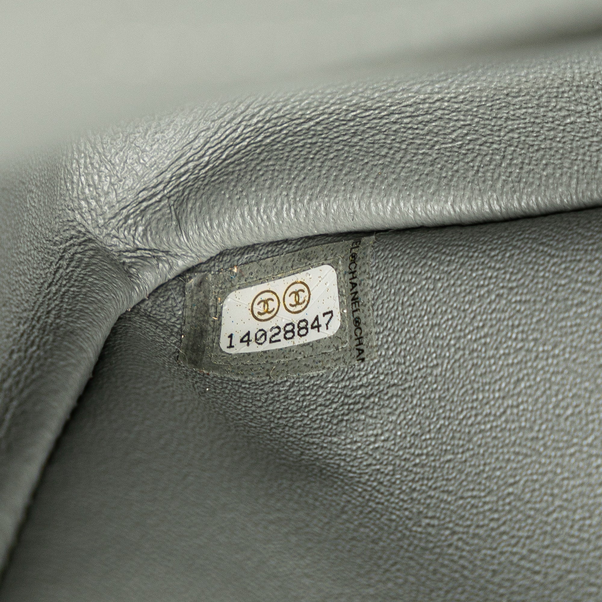 Chanel Bicolor Caviar and Iridescent Calfskin Reissue 2.55 Double Flap 226 - image 7