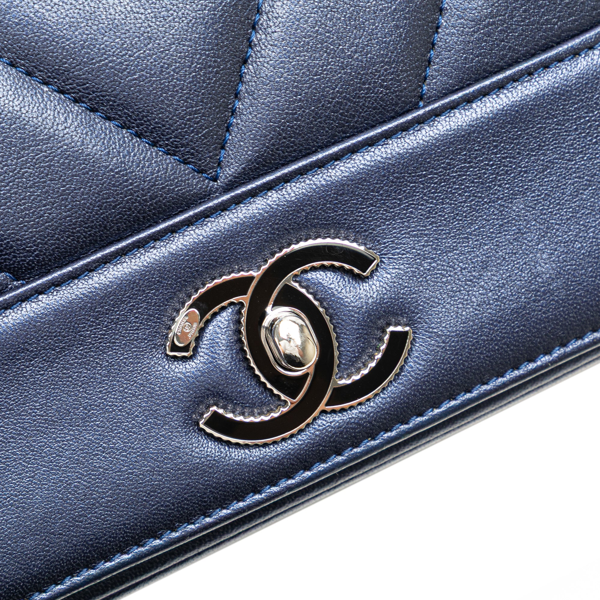 Chanel Medium Chevron Metallic Sheepskin Vintage Mademoiselle Flap - image 8