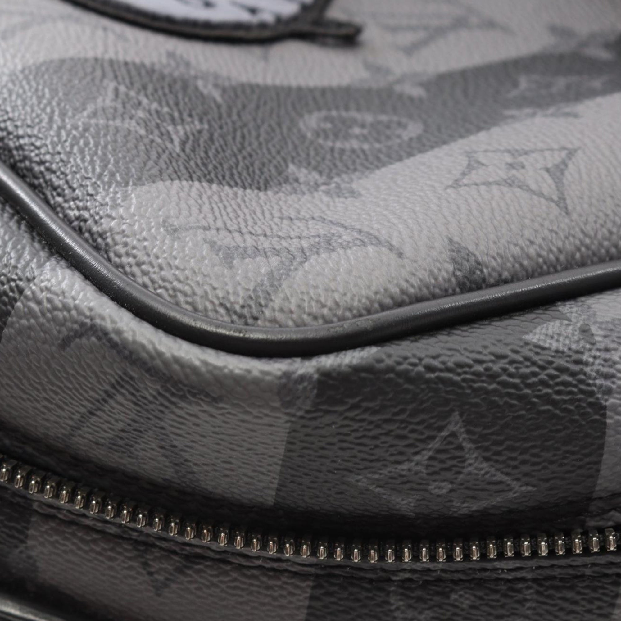 Louis Vuitton Nigo Monogram Eclipse Stripes Heart Modular Utilitary Backpack - image 7